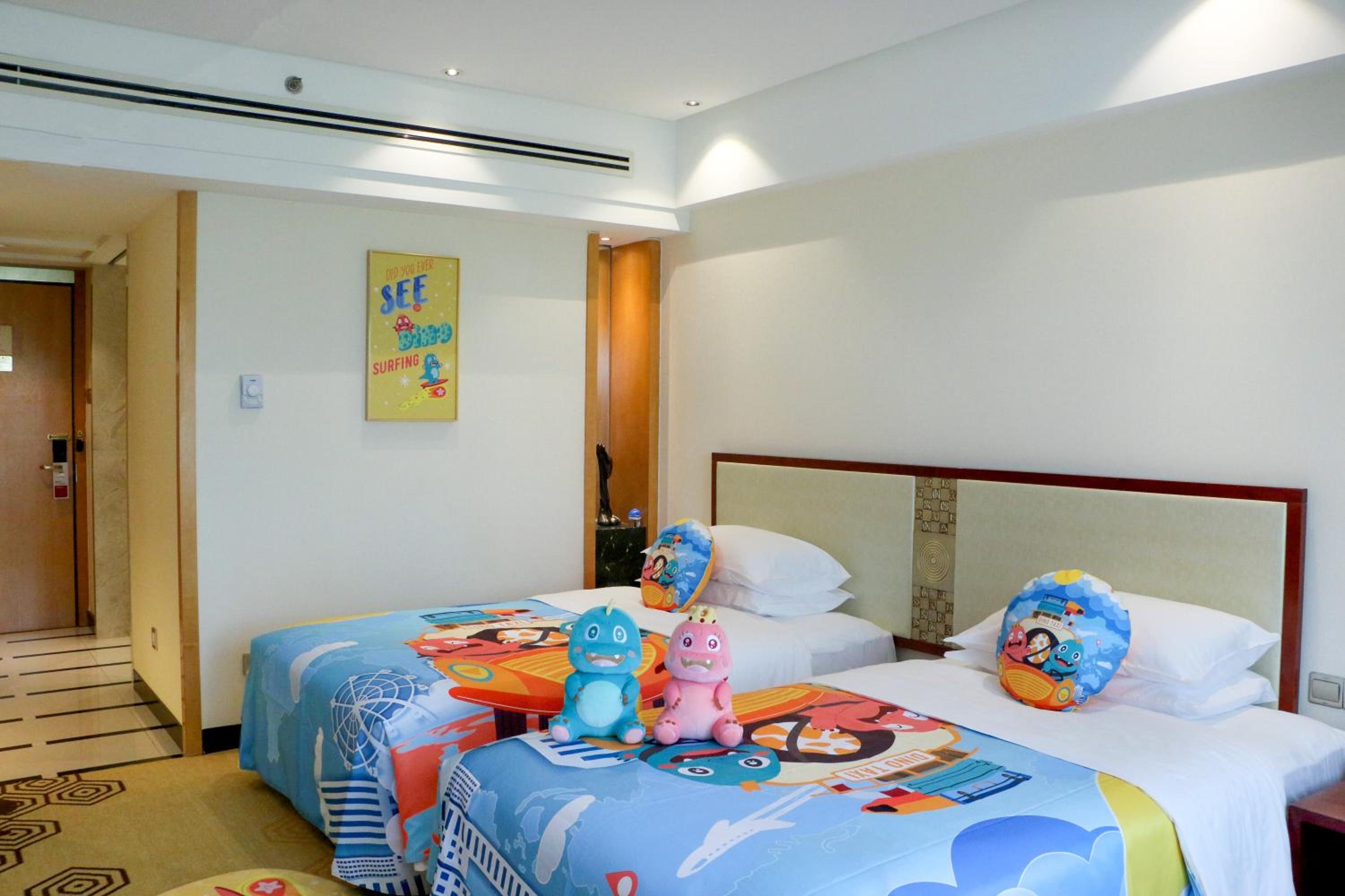 Family Twin Room with Two Twin Beds - Non-Smoking