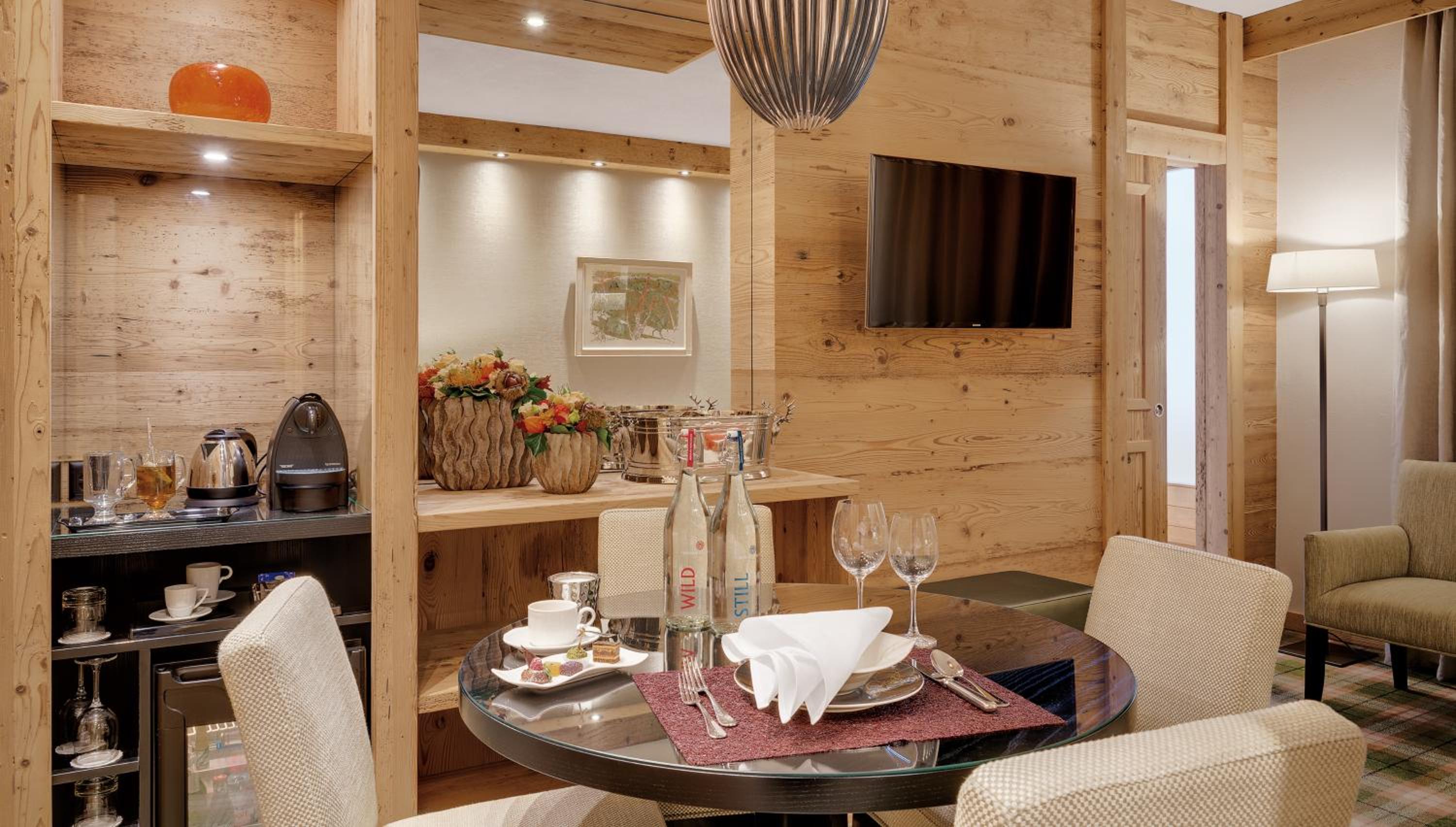 Suite - Photo 3