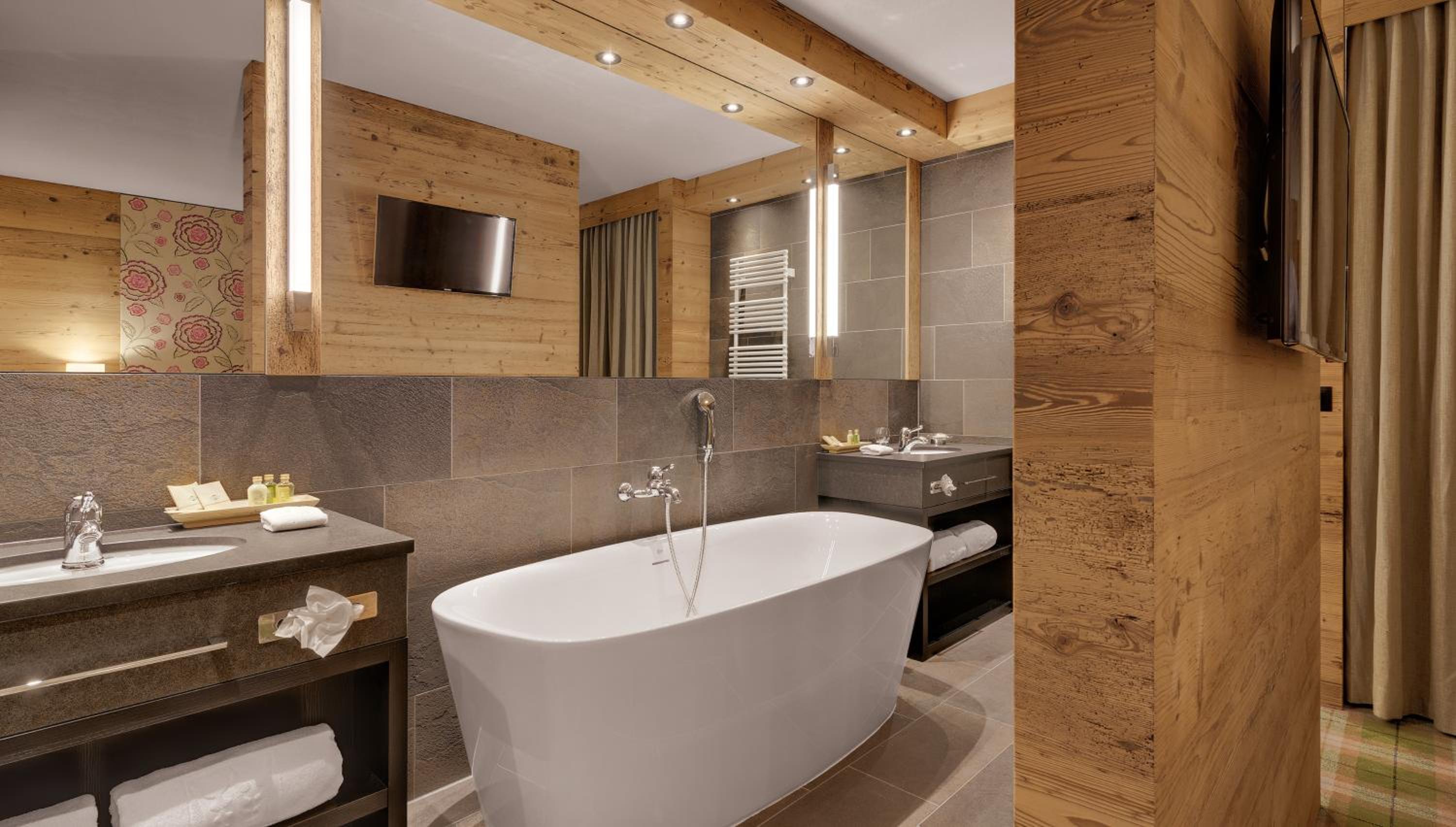 Suite - Photo 2