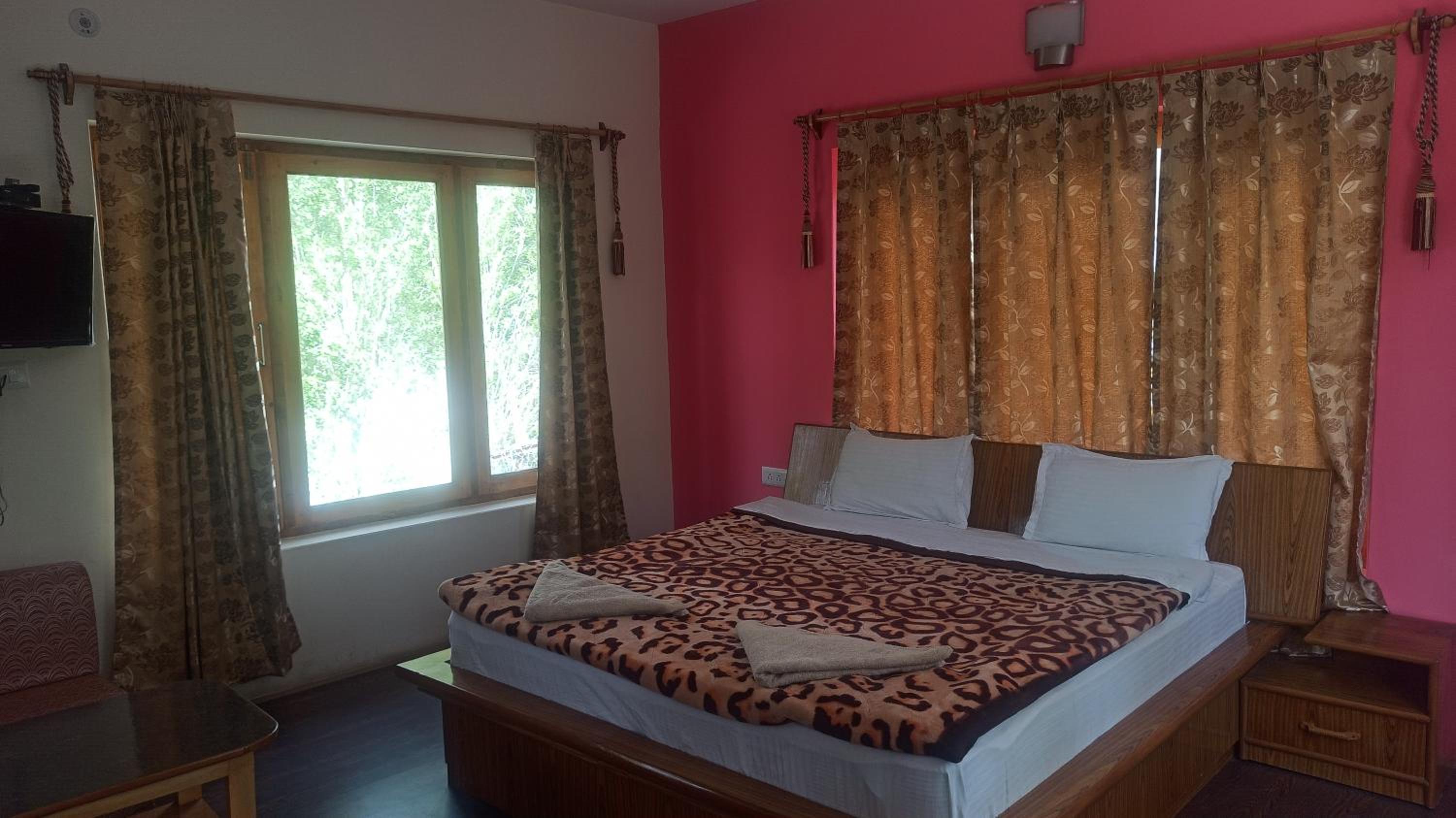 Deluxe Queen Room