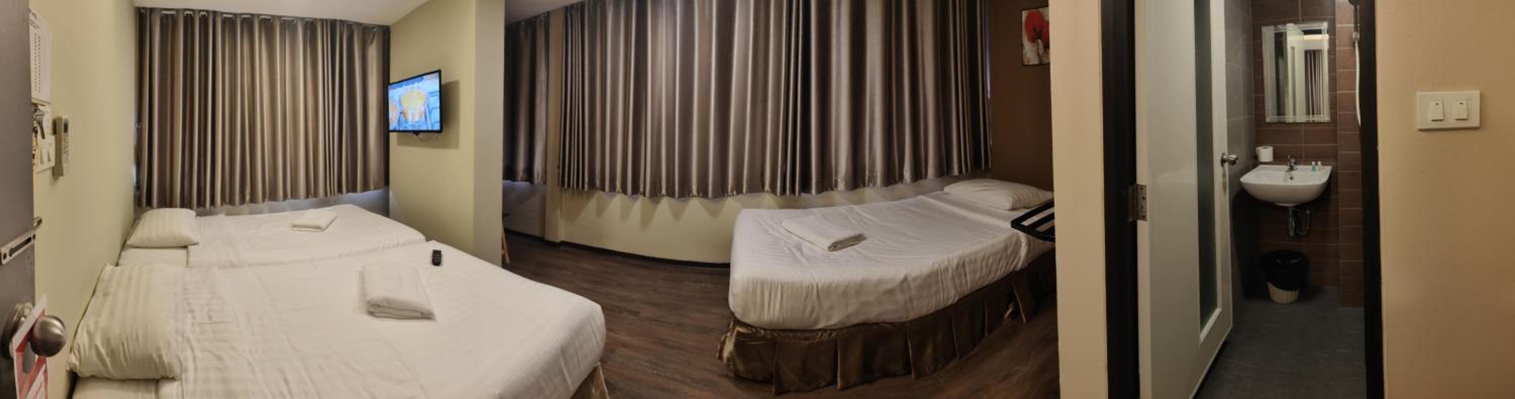 Deluxe Triple Room photo 3