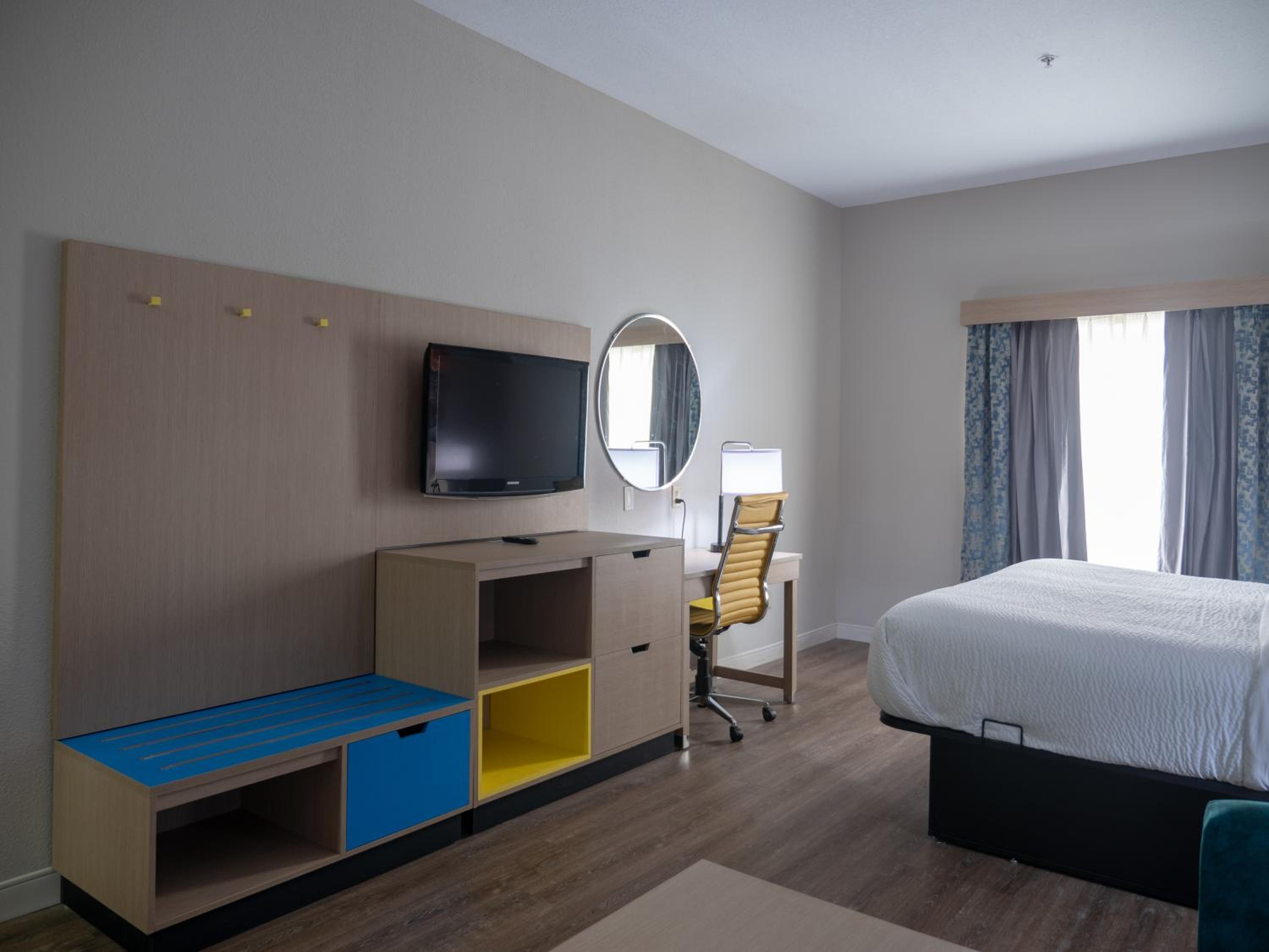 King Studio Suite - Non-Smoking - Photo 5
