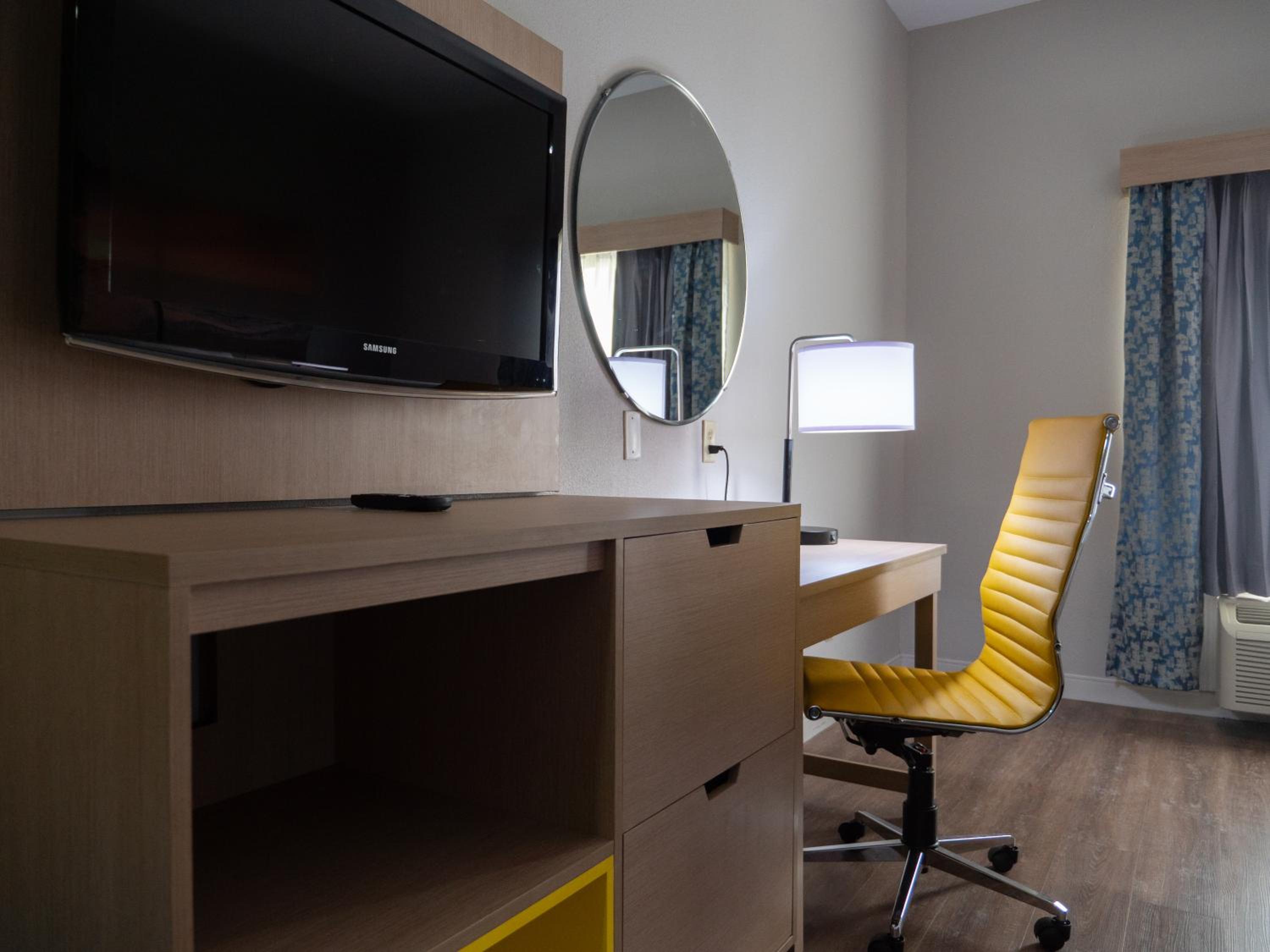 King Studio Suite - Non-Smoking - Photo 6