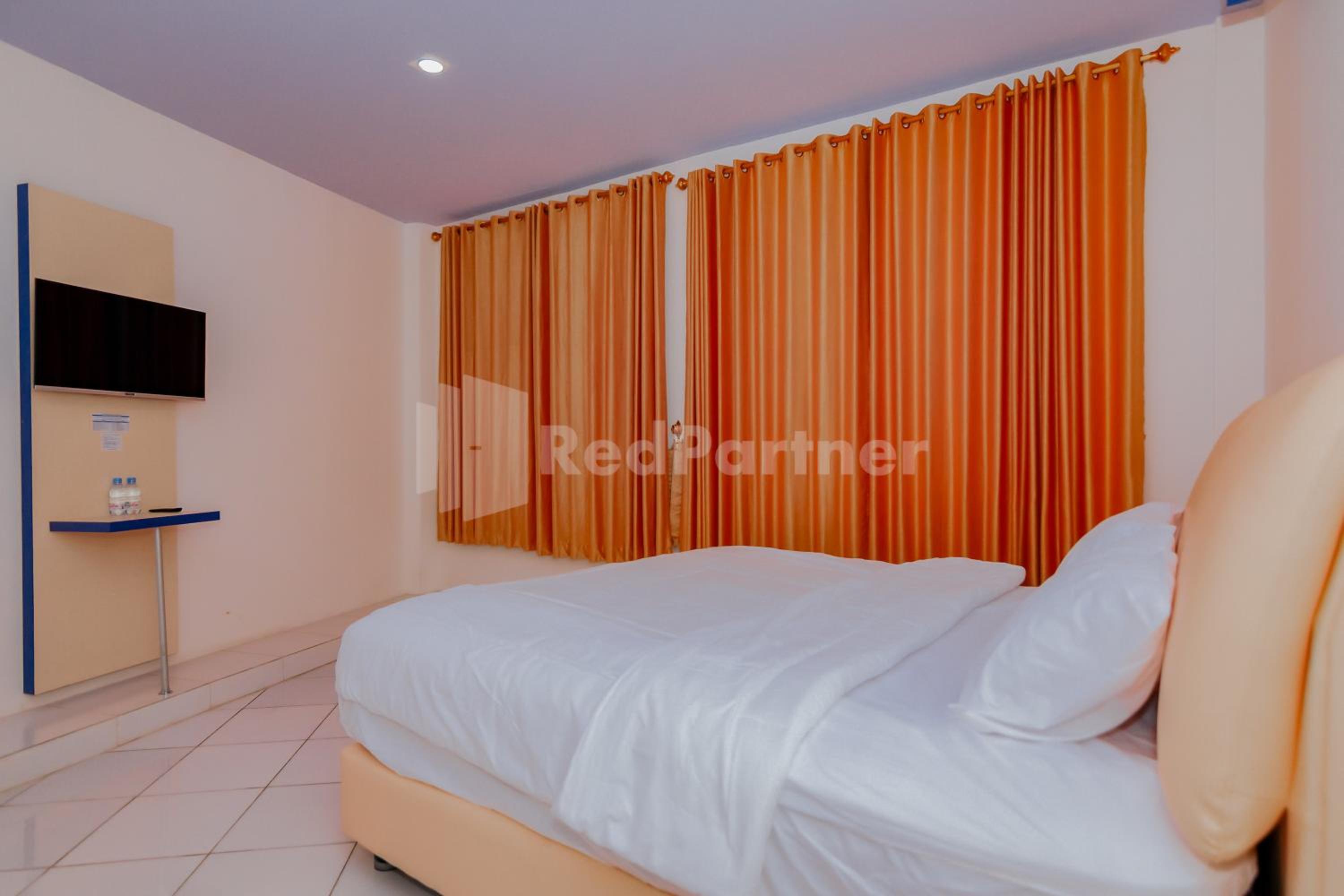 Family Room - Photo 1