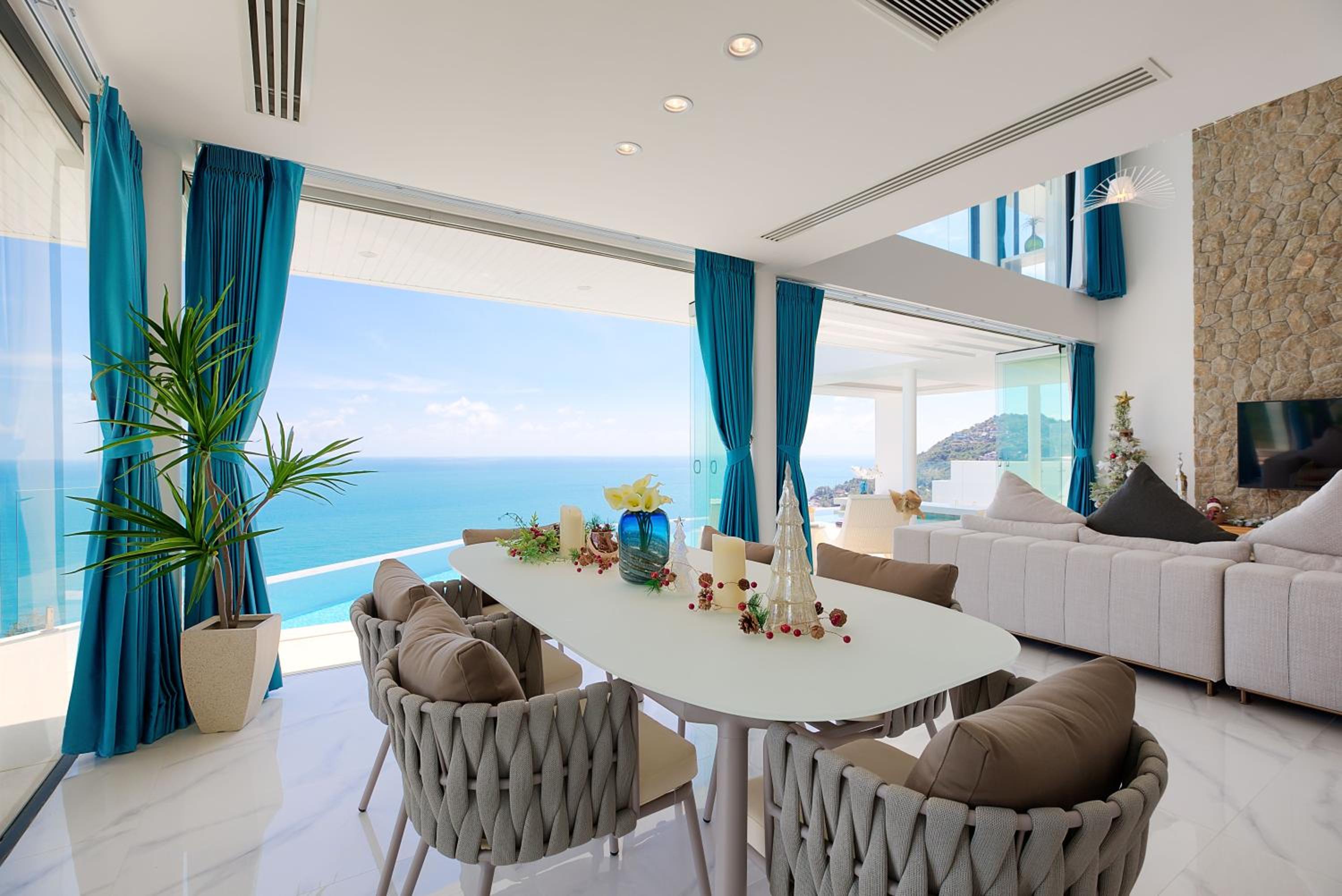 Luxury Five-Bedroom Villa with Sea View photo 3
