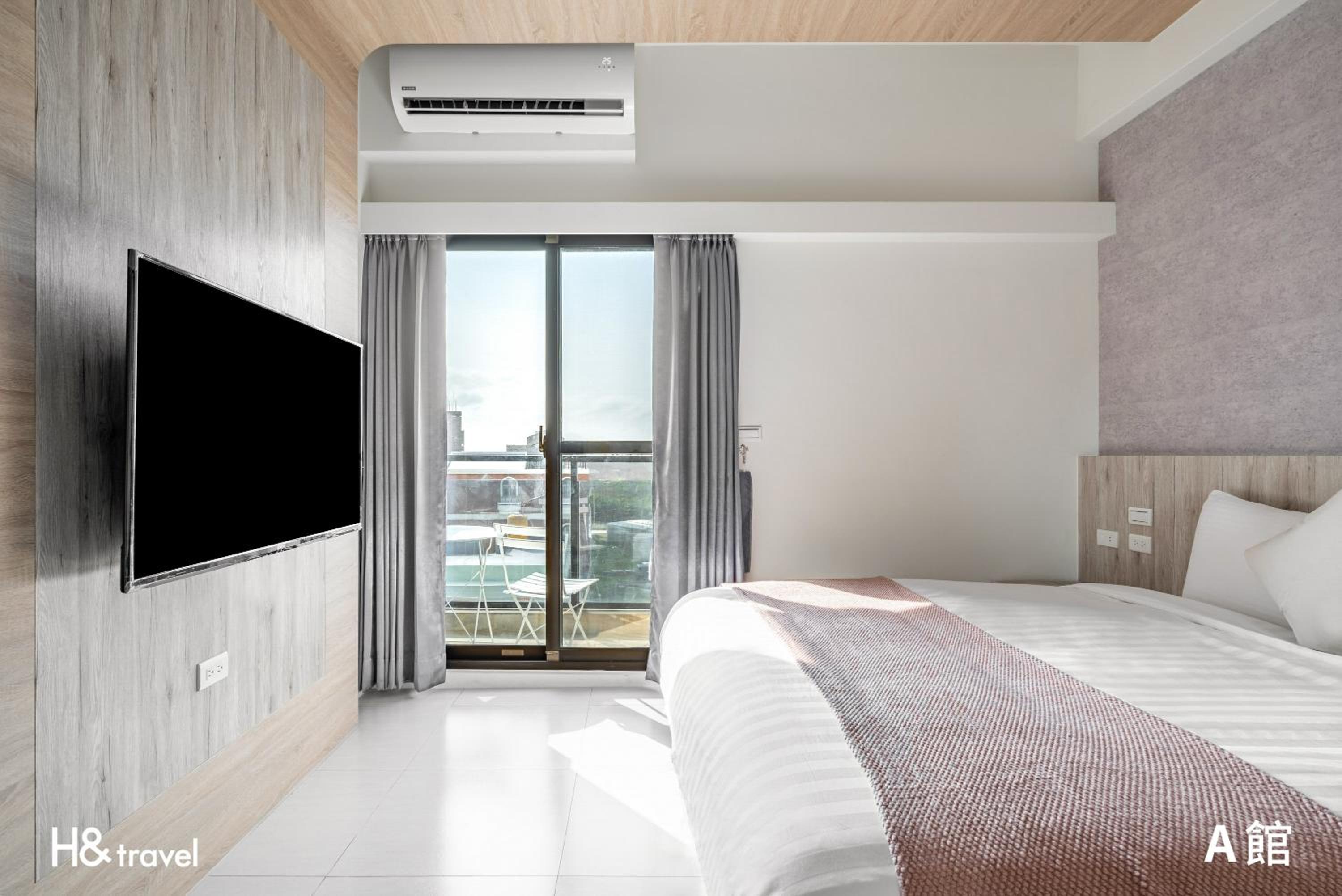 Superior Double Room with Balcony - Photo 4