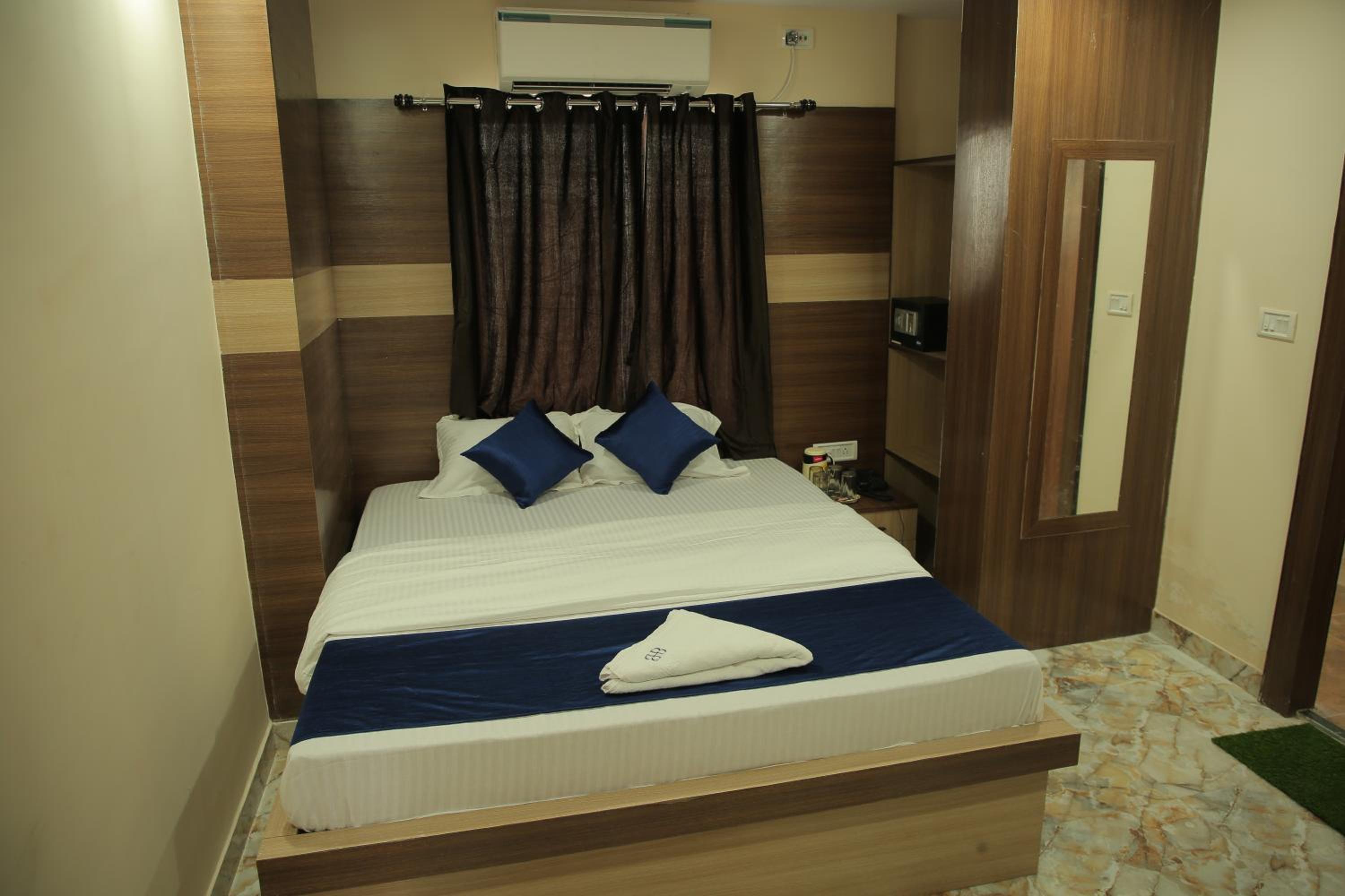 Standard Double Room - Photo 7