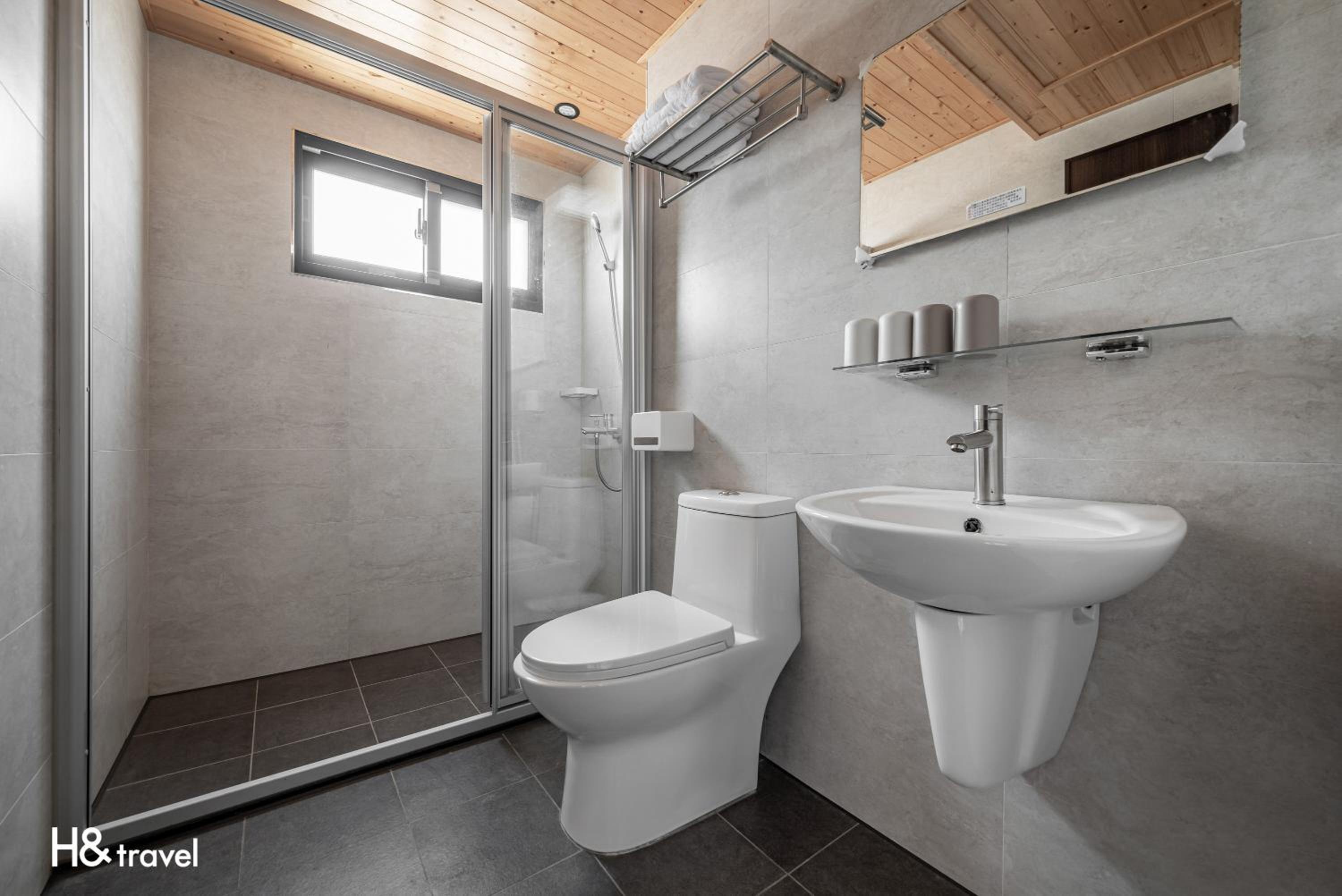 Superior Quadruple Room - Photo 10