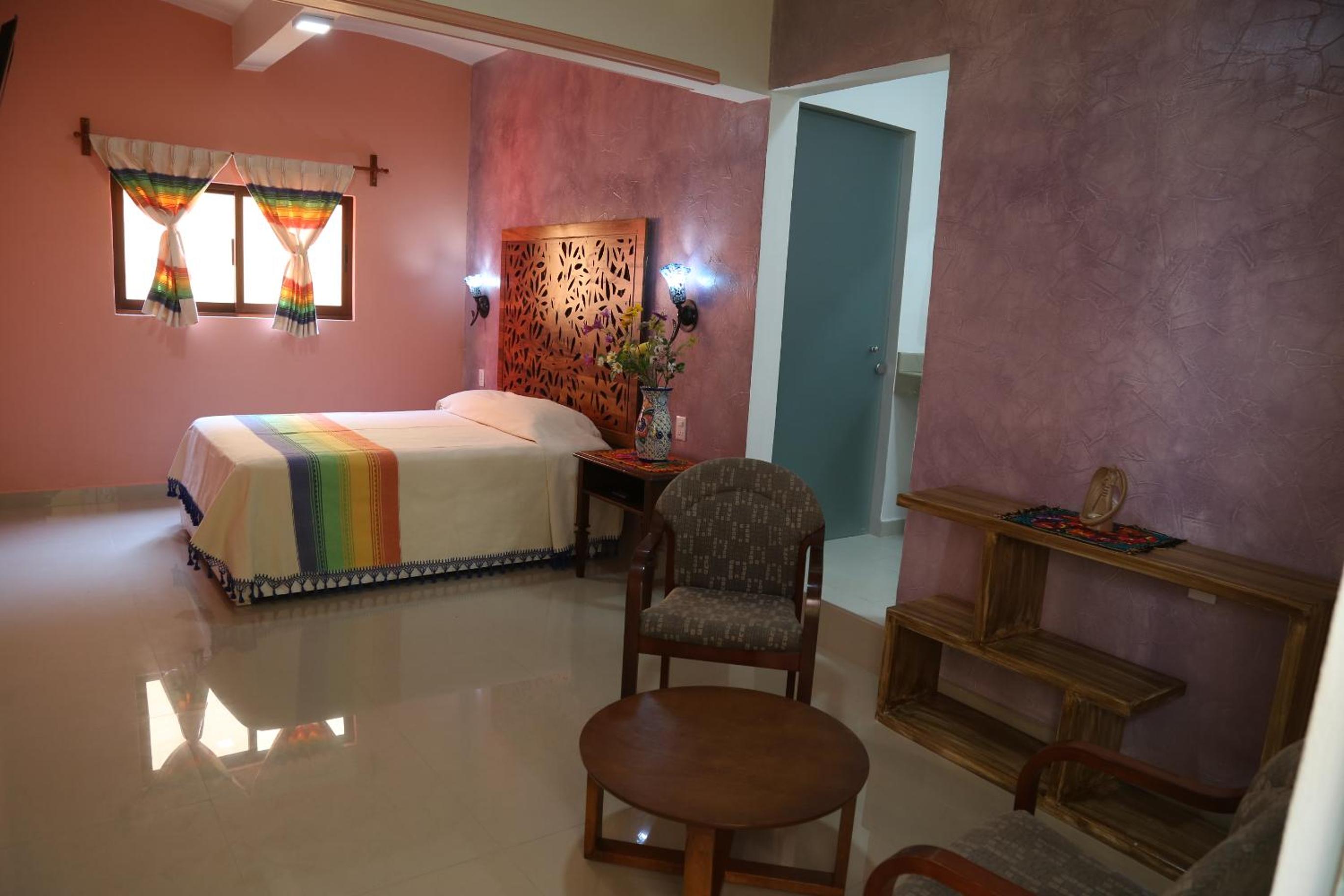 Suite - Photo 11