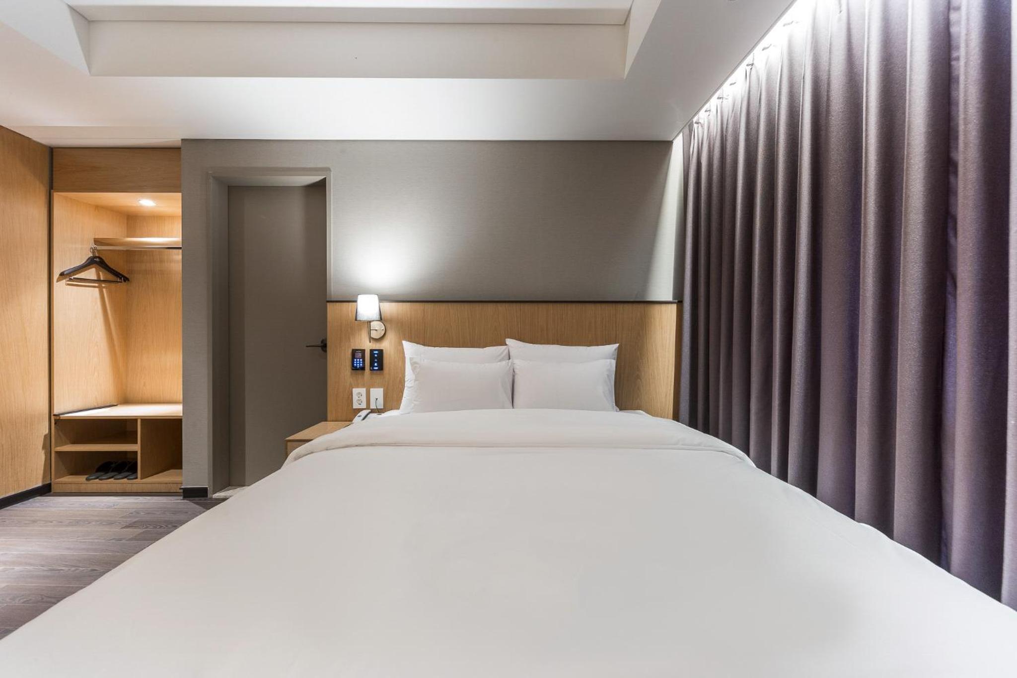 Deluxe Double Room - Photo 8