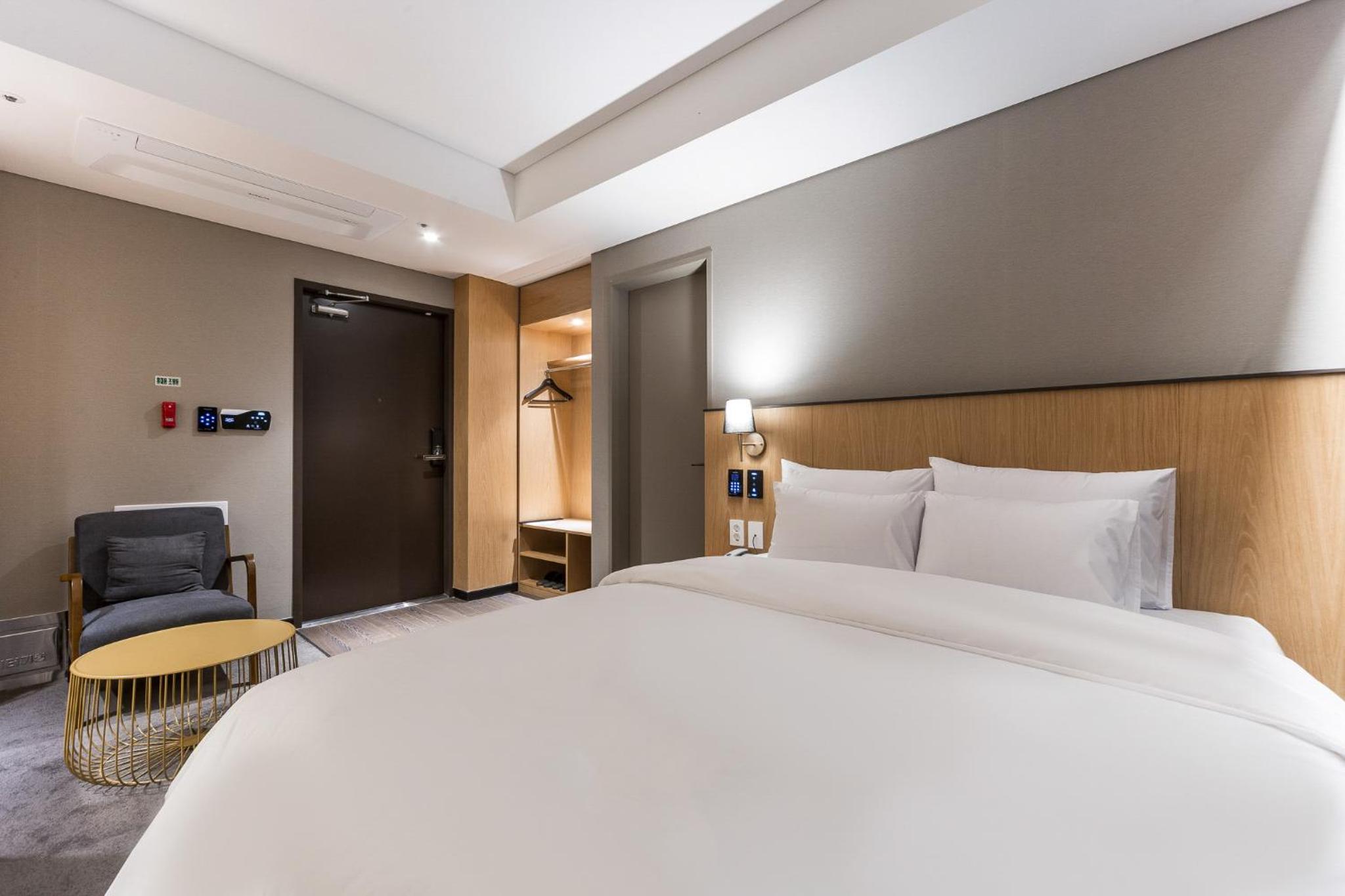 Deluxe Double Room - Photo 7