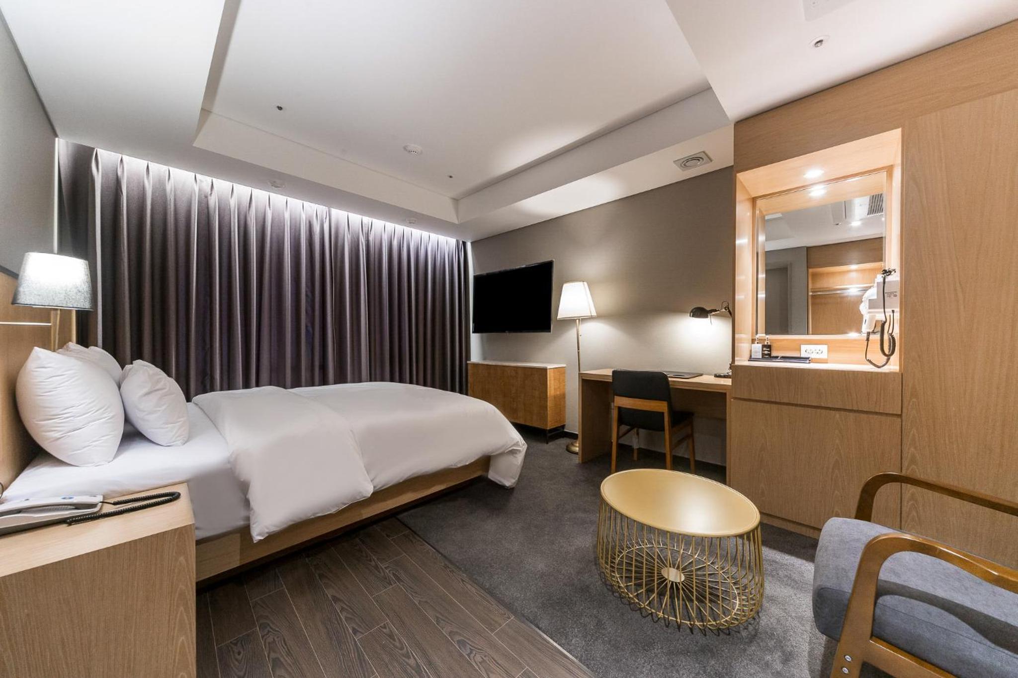 Deluxe Double Room - Photo 12