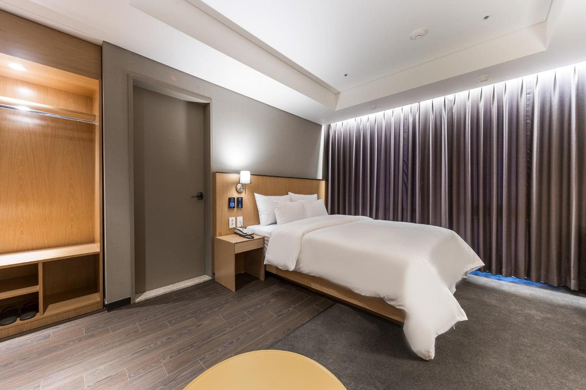 Deluxe Double Room - Photo 11