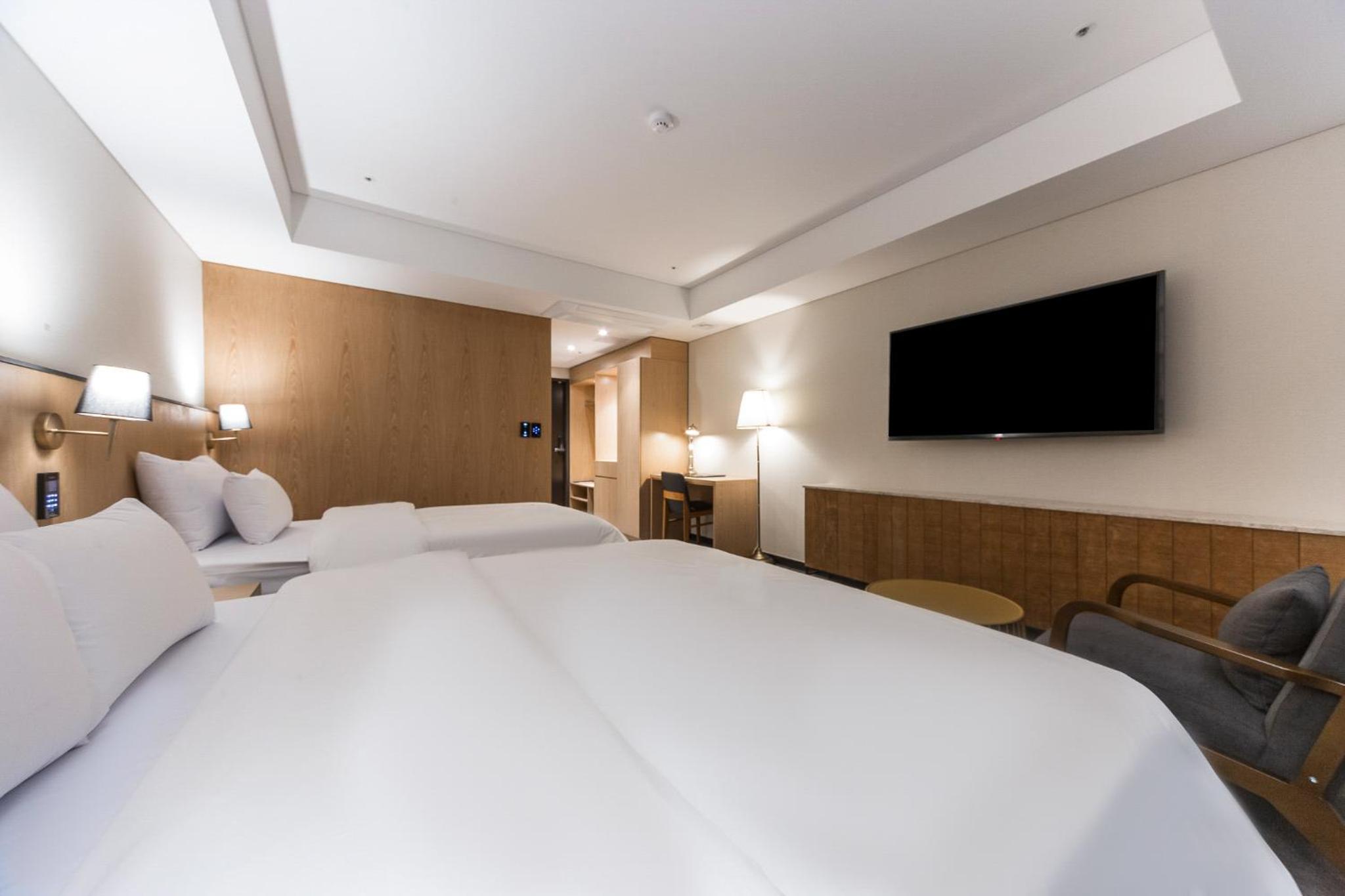 Superior Twin Room - Photo 4