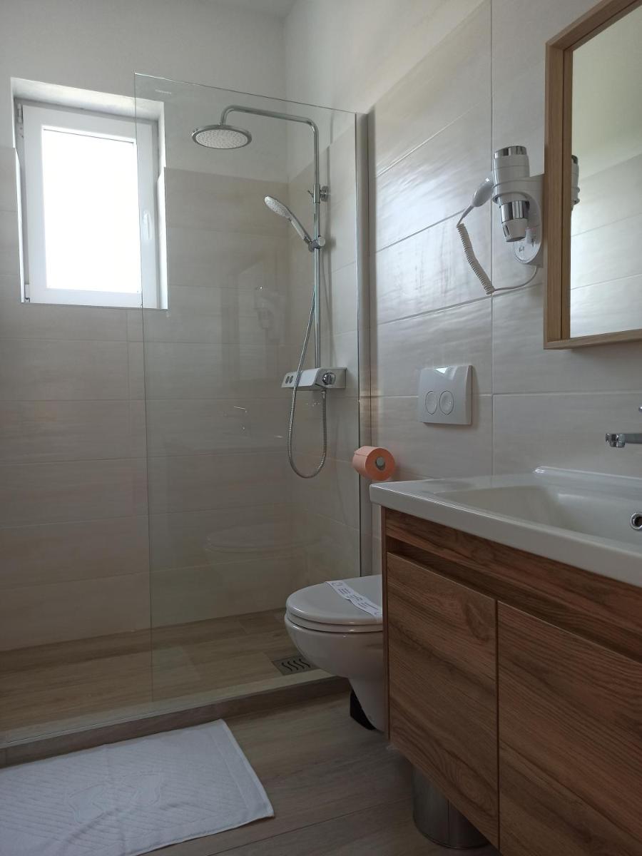 Queen Room with Pool View - Photo 3