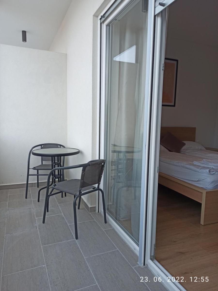 Queen Room with Pool View - Photo 1