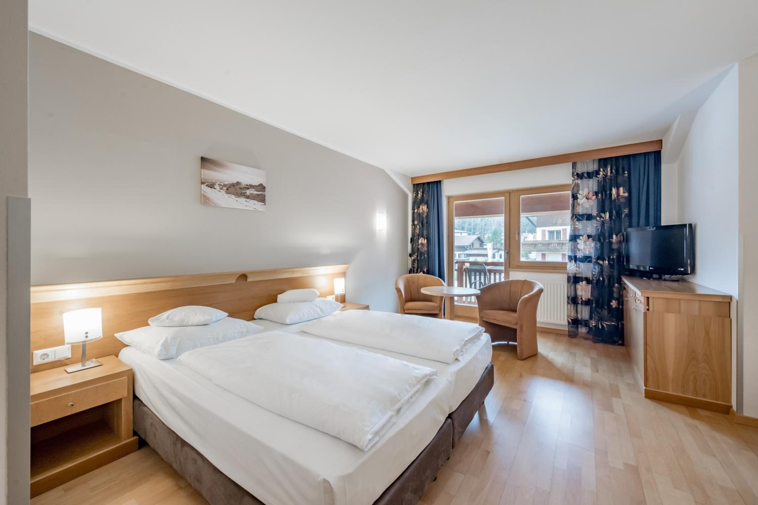 Deluxe Double Room - Photo 12