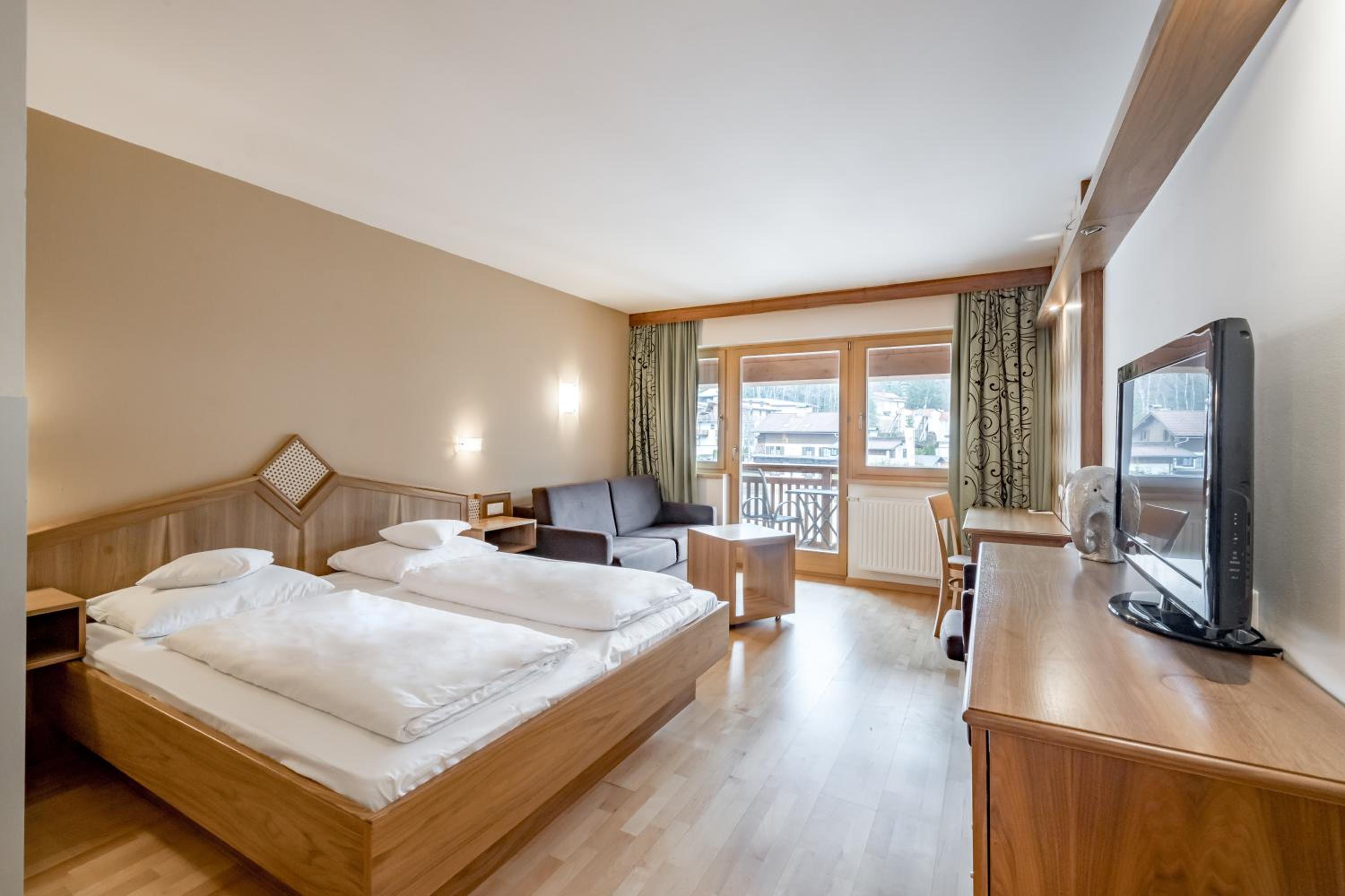 Deluxe Double Room - Photo 11