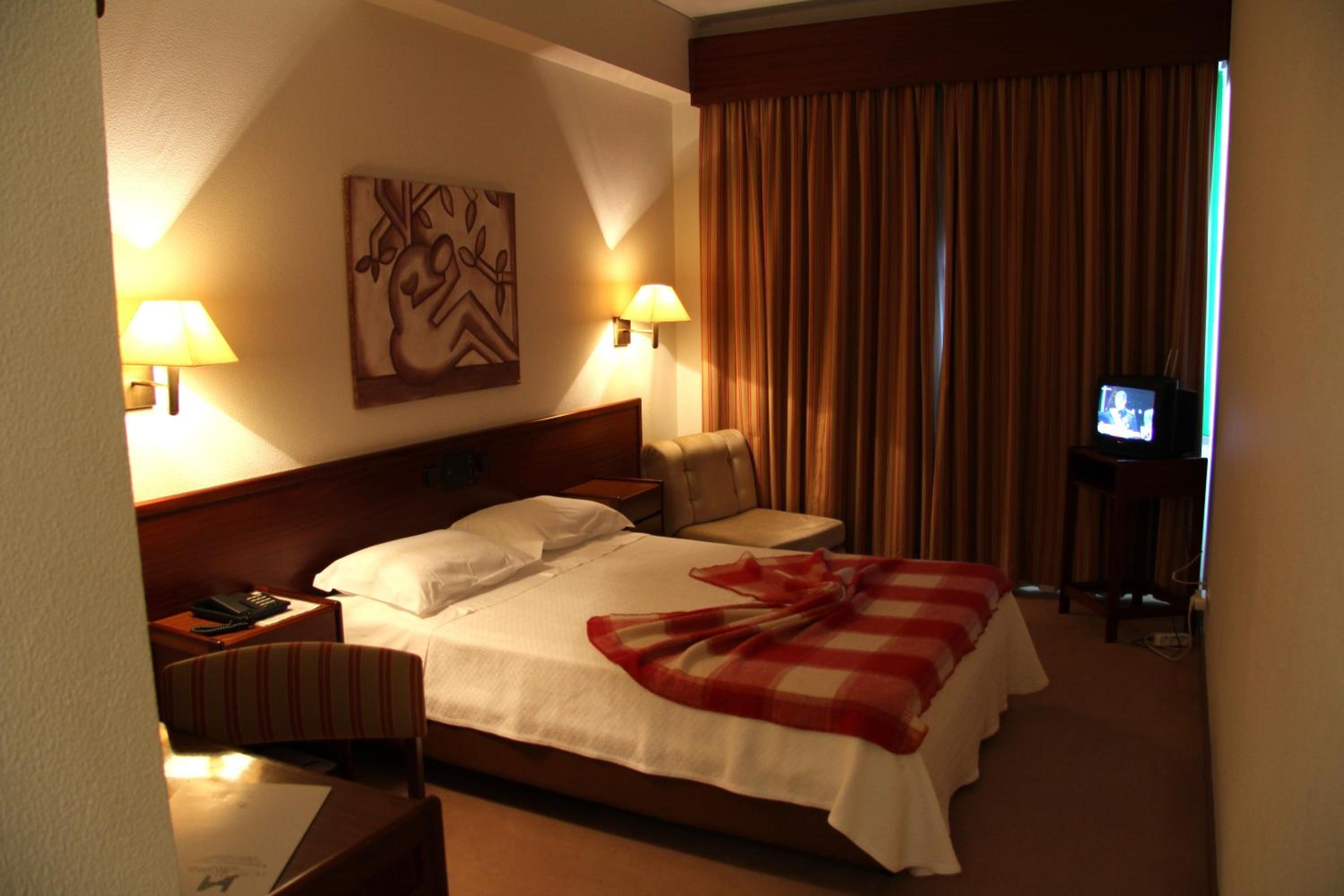Double or Twin Room with Mountain View - Photo 6