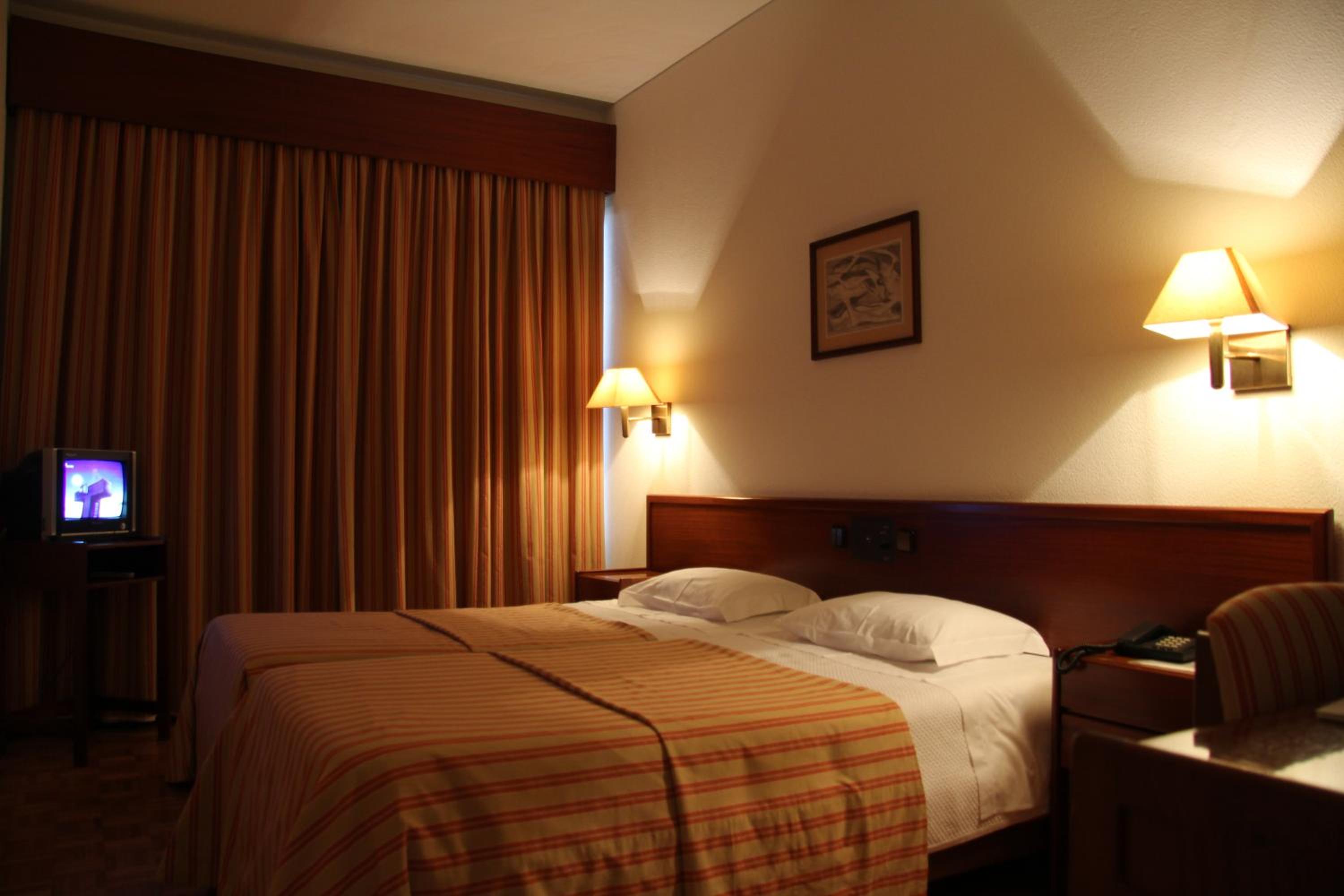 Double or Twin Room with Mountain View - Photo 1