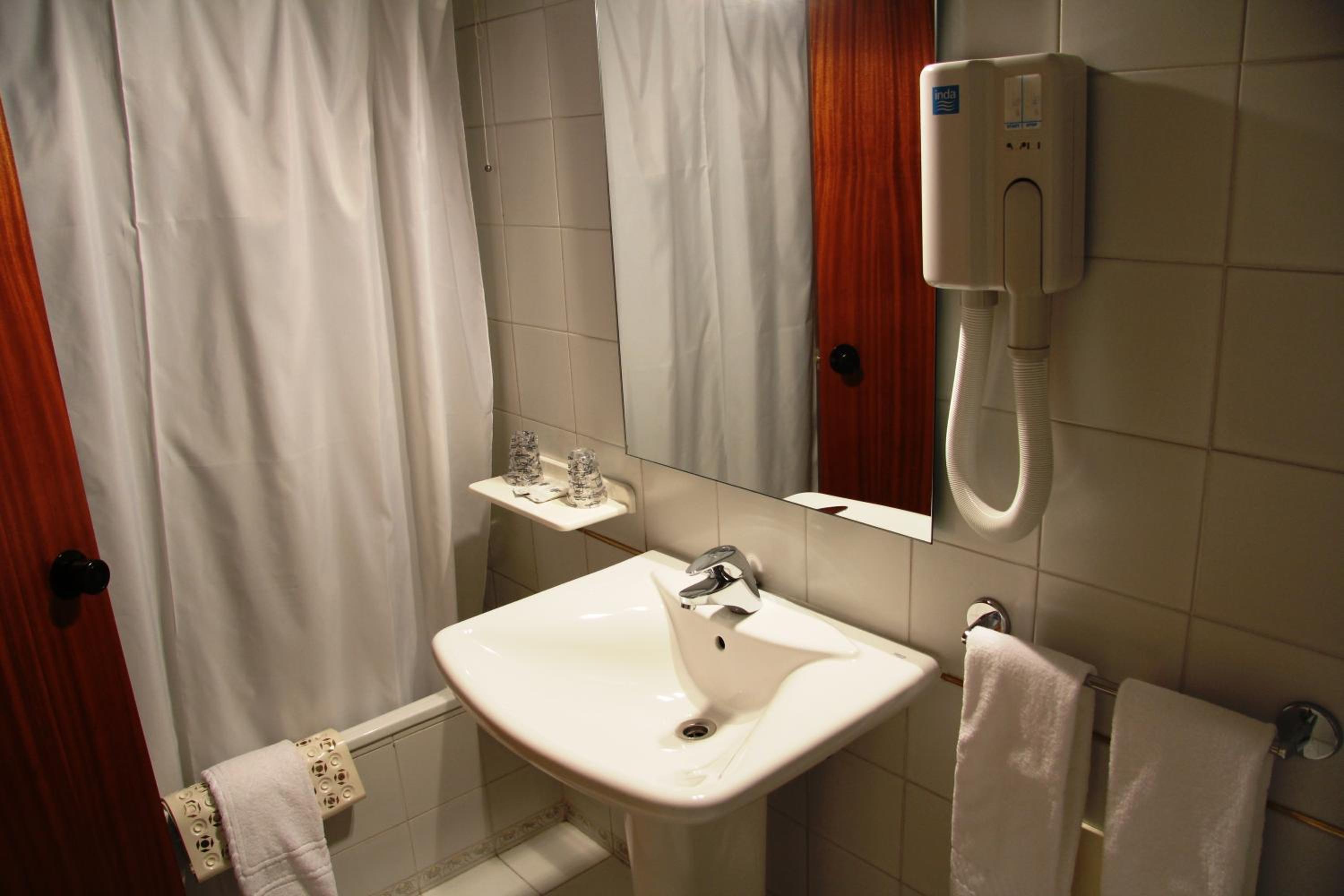 Double or Twin Room with Mountain View - Photo 13