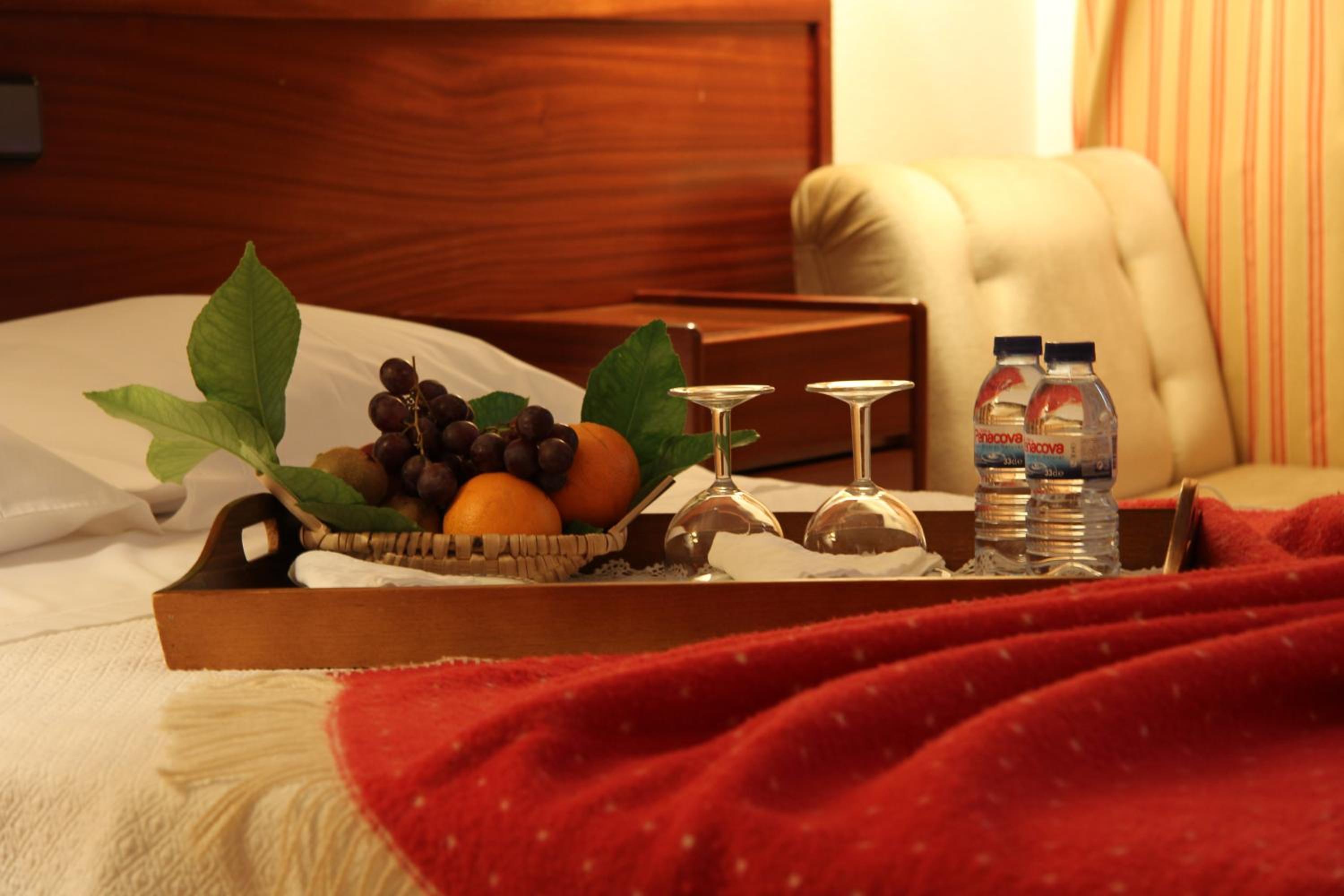 Double or Twin Room with Mountain View - Photo 2