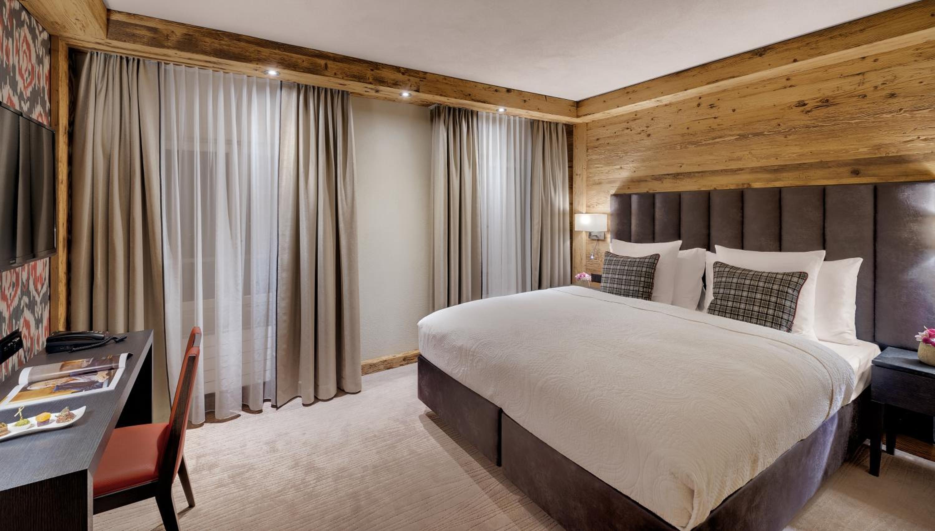 Suite - Photo 1