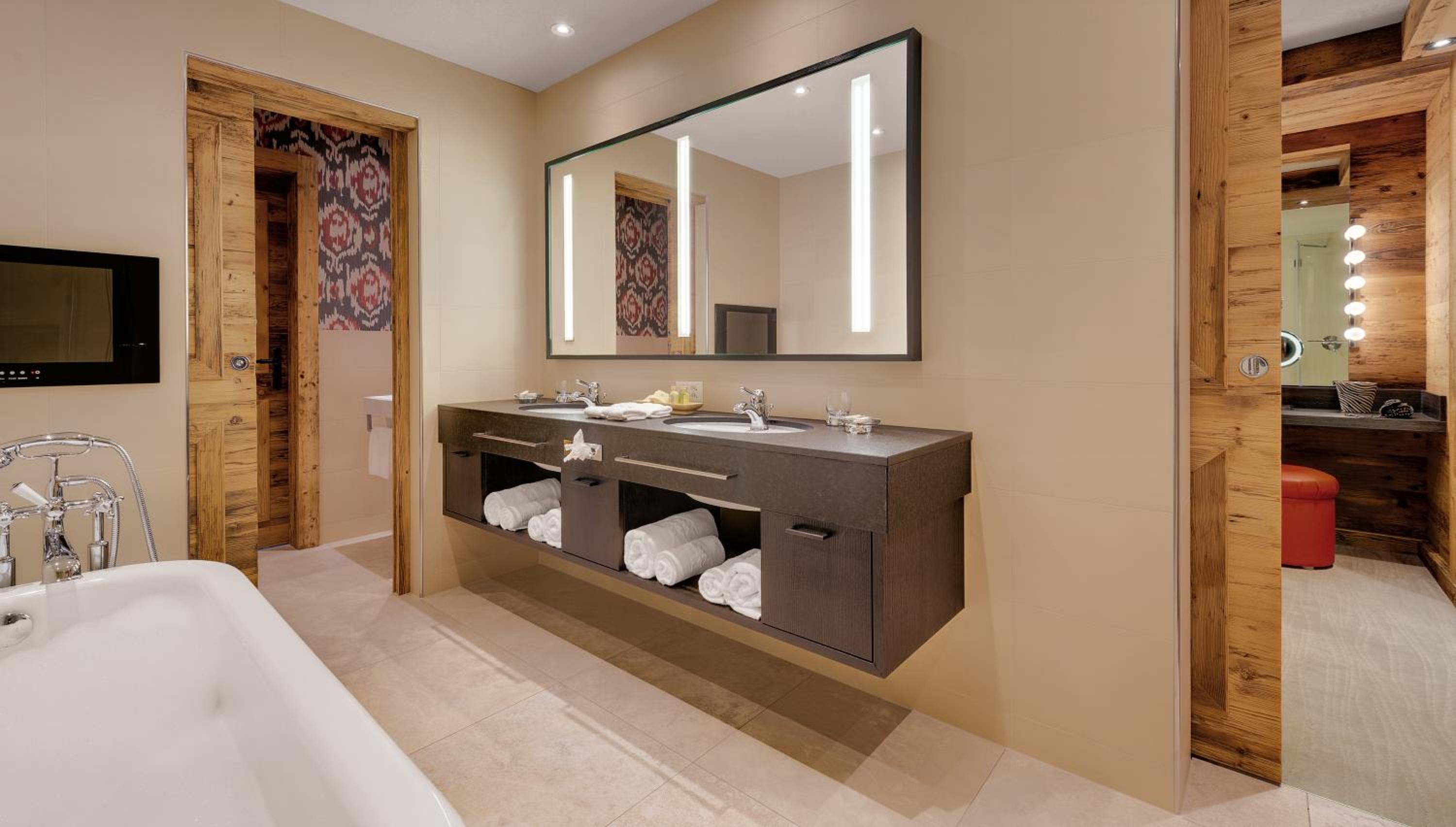 Suite - Photo 10