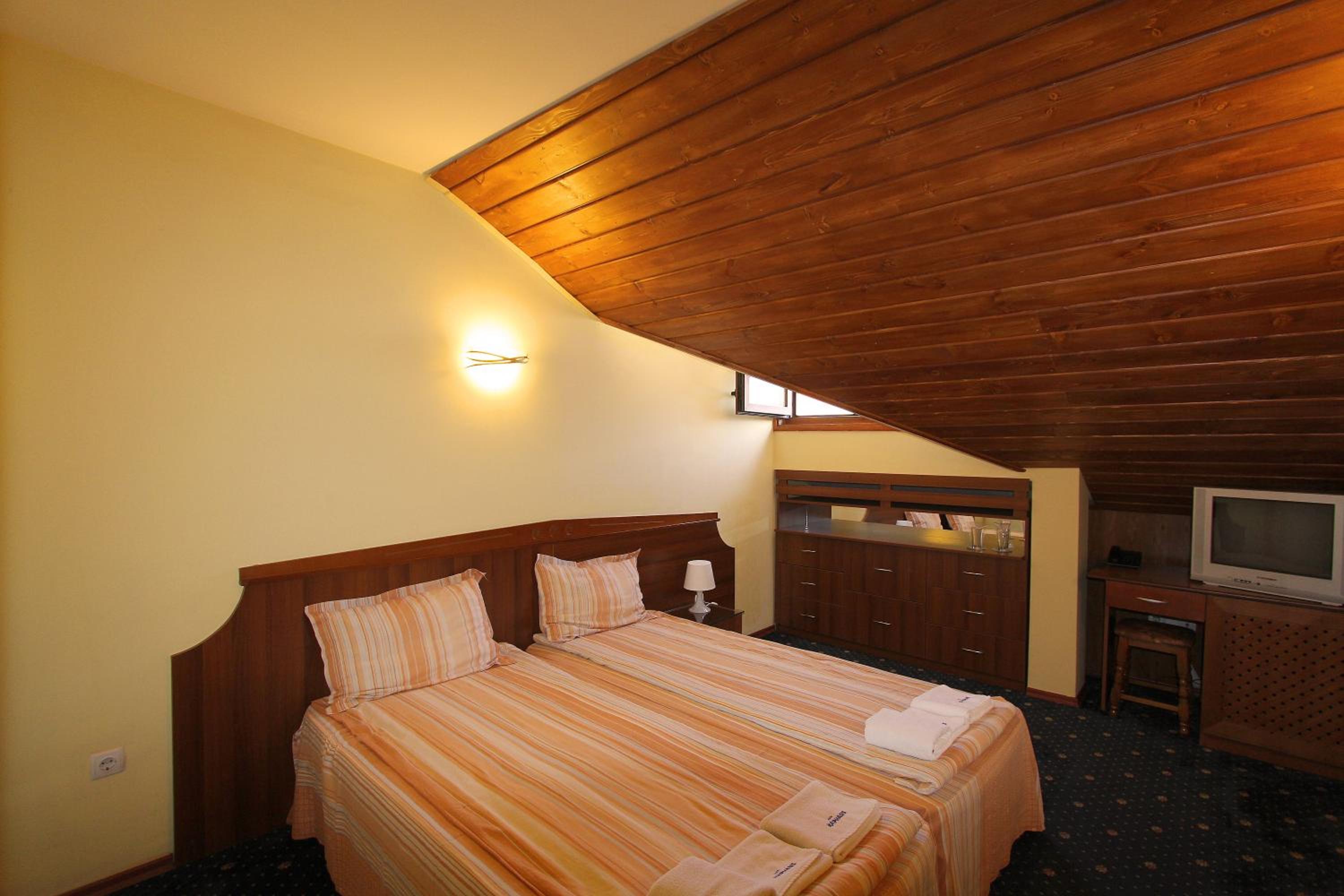 Economy Twin Room - Free SPA Access photo 2
