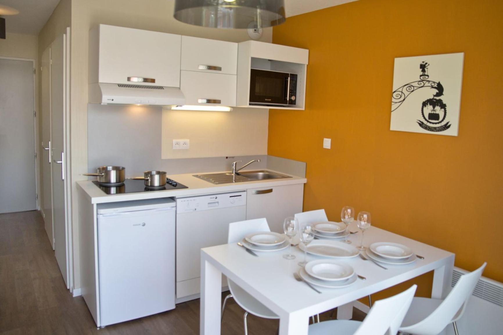 One-Bedroom Apartment (2 Adults + 2 Children) - Photo 3