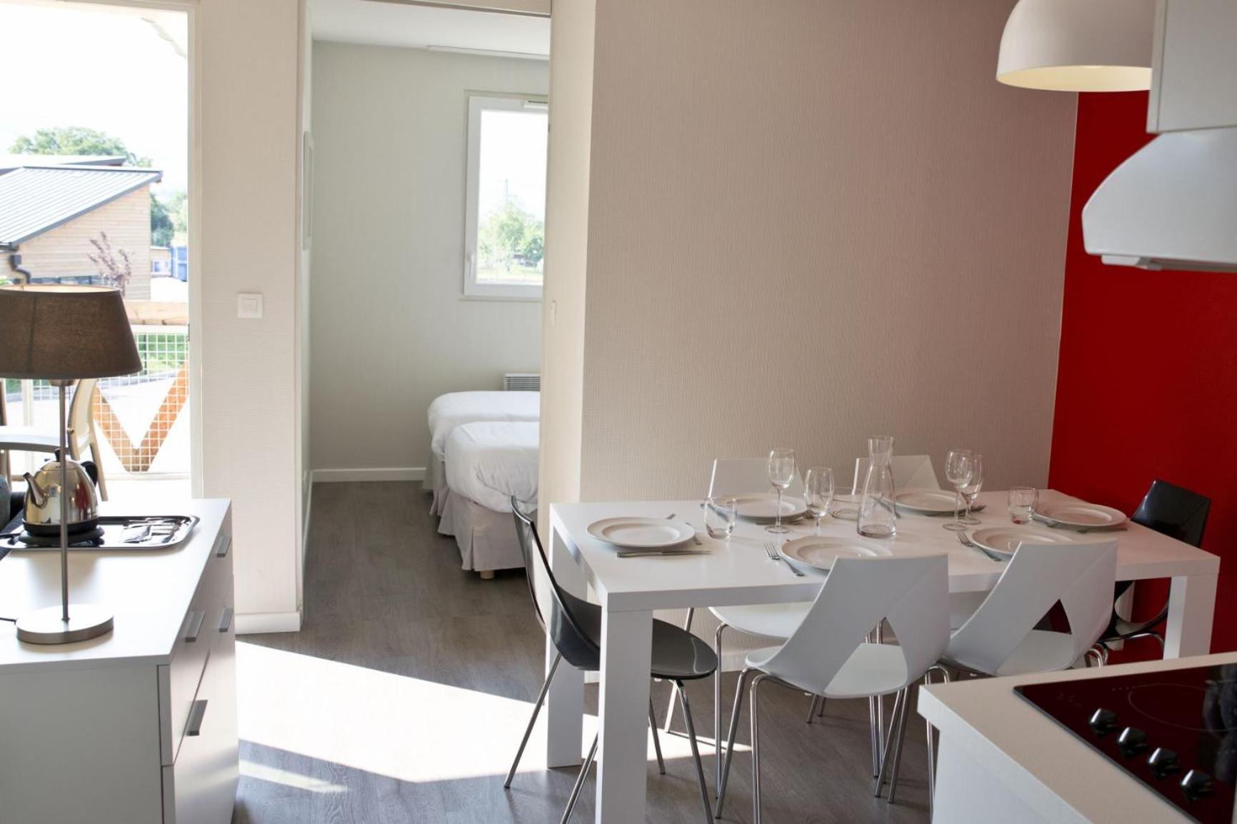 Two-Bedroom Apartment (4 Adults + 2 Children) - Photo 3