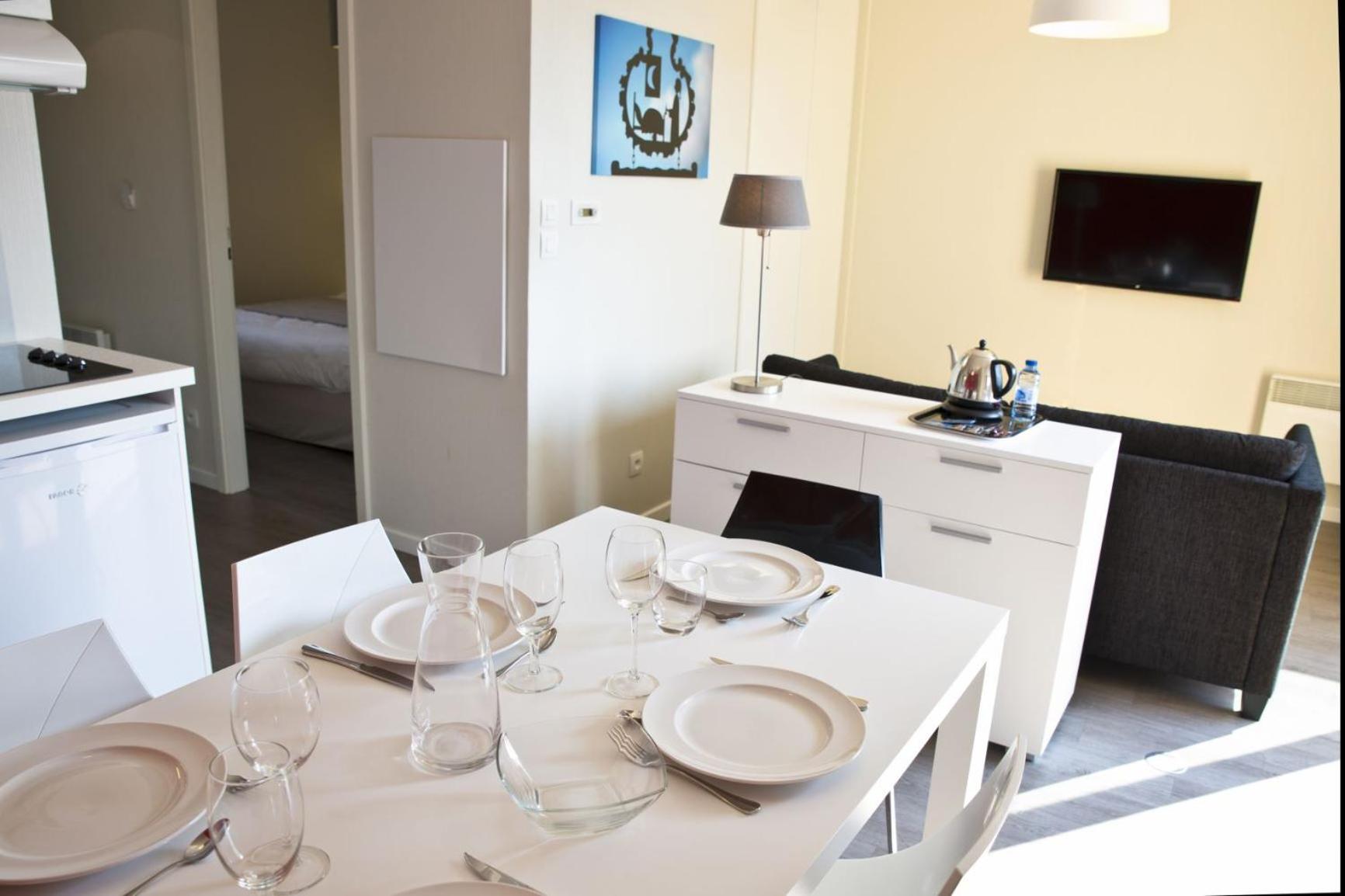 Two-Bedroom Apartment (4 Adults + 2 Children) - Photo 2