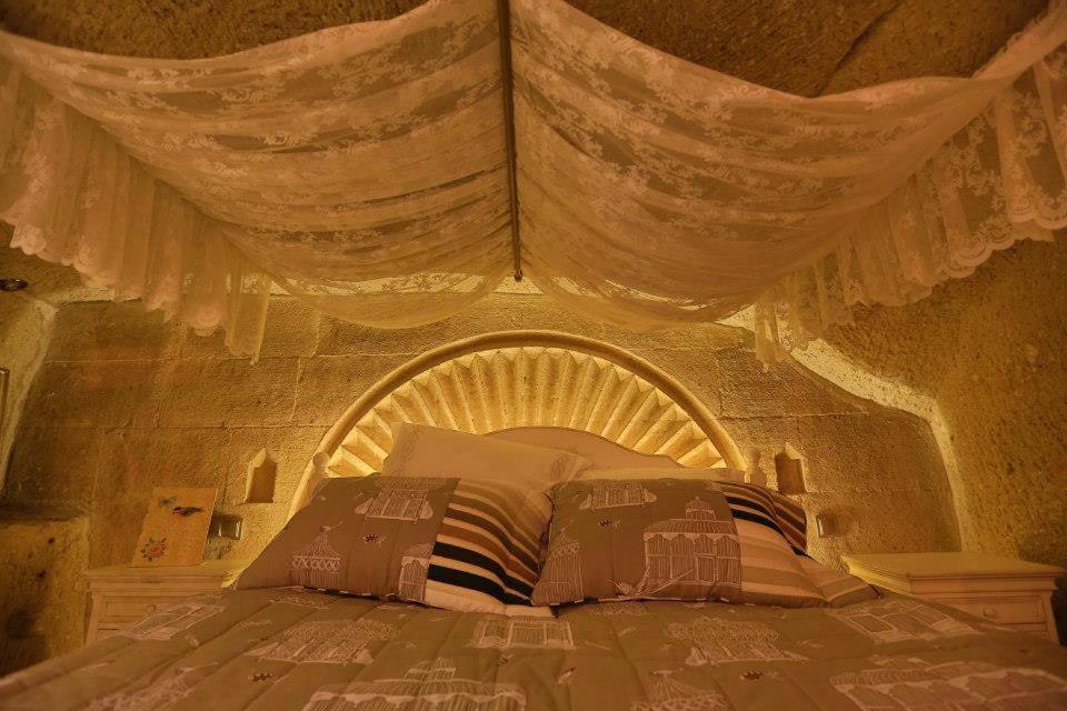Triple Cave Room