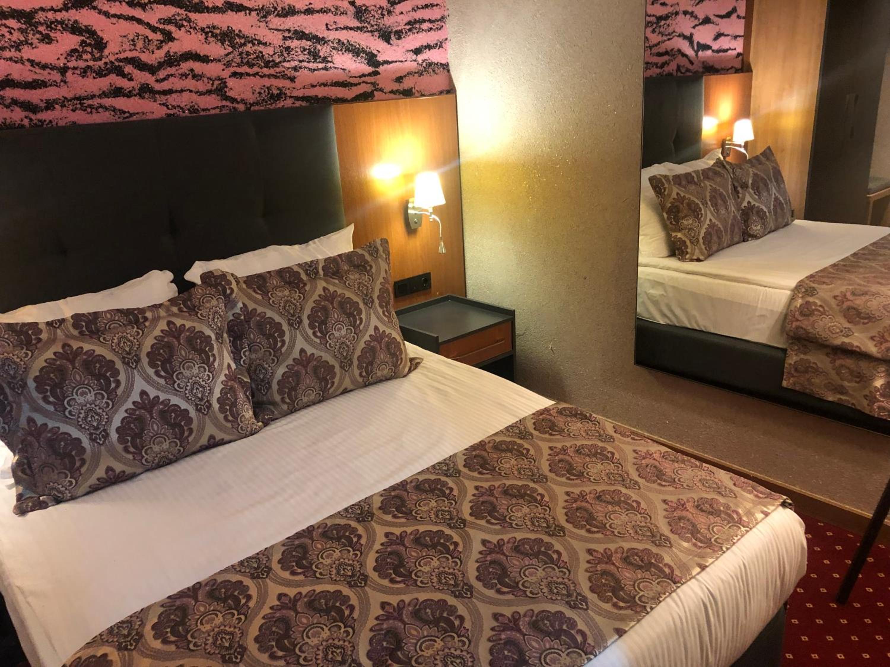 Budget Double Room photo 2