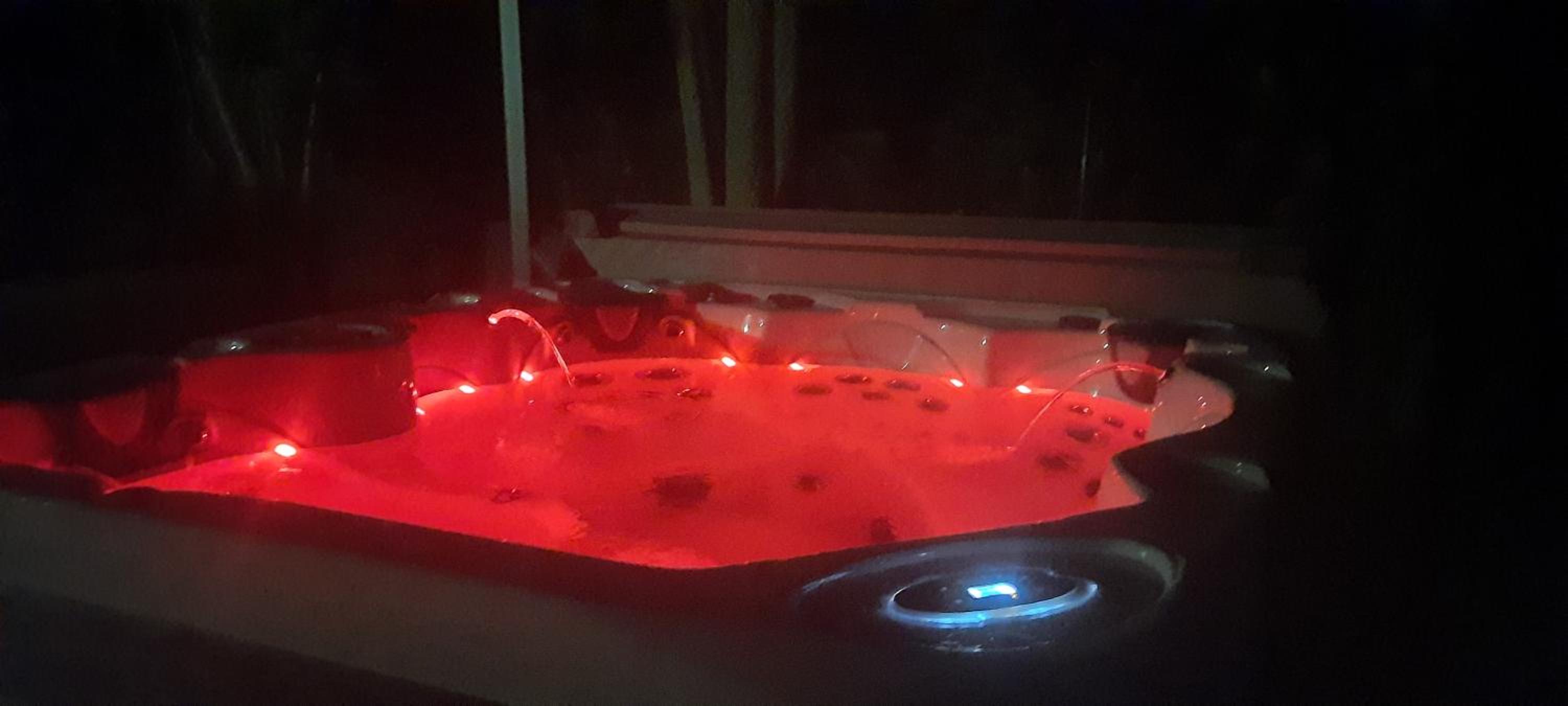 One-Bedroom Apartment with Private Jacuzzi - Photo 3