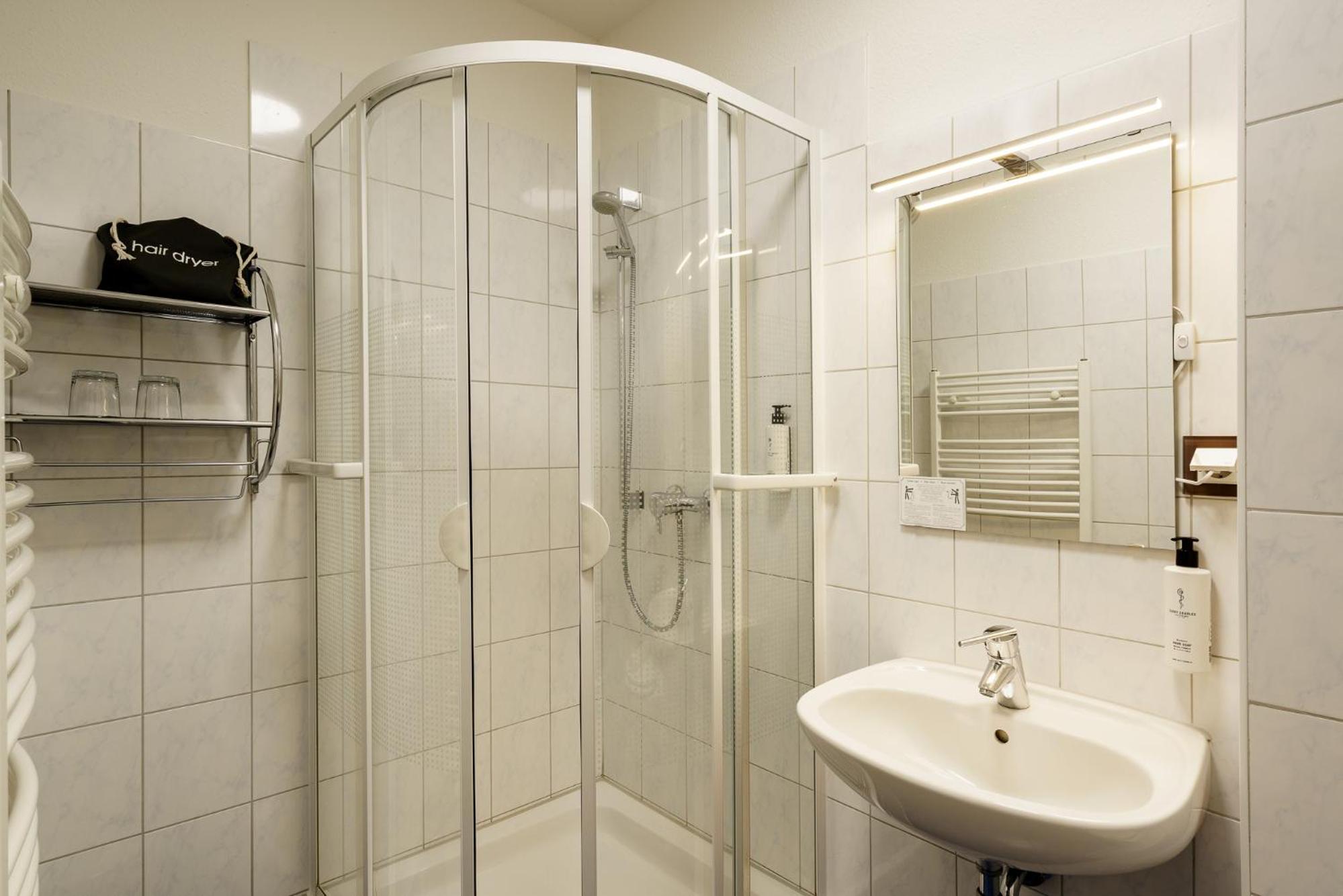 Double Room - Photo 8
