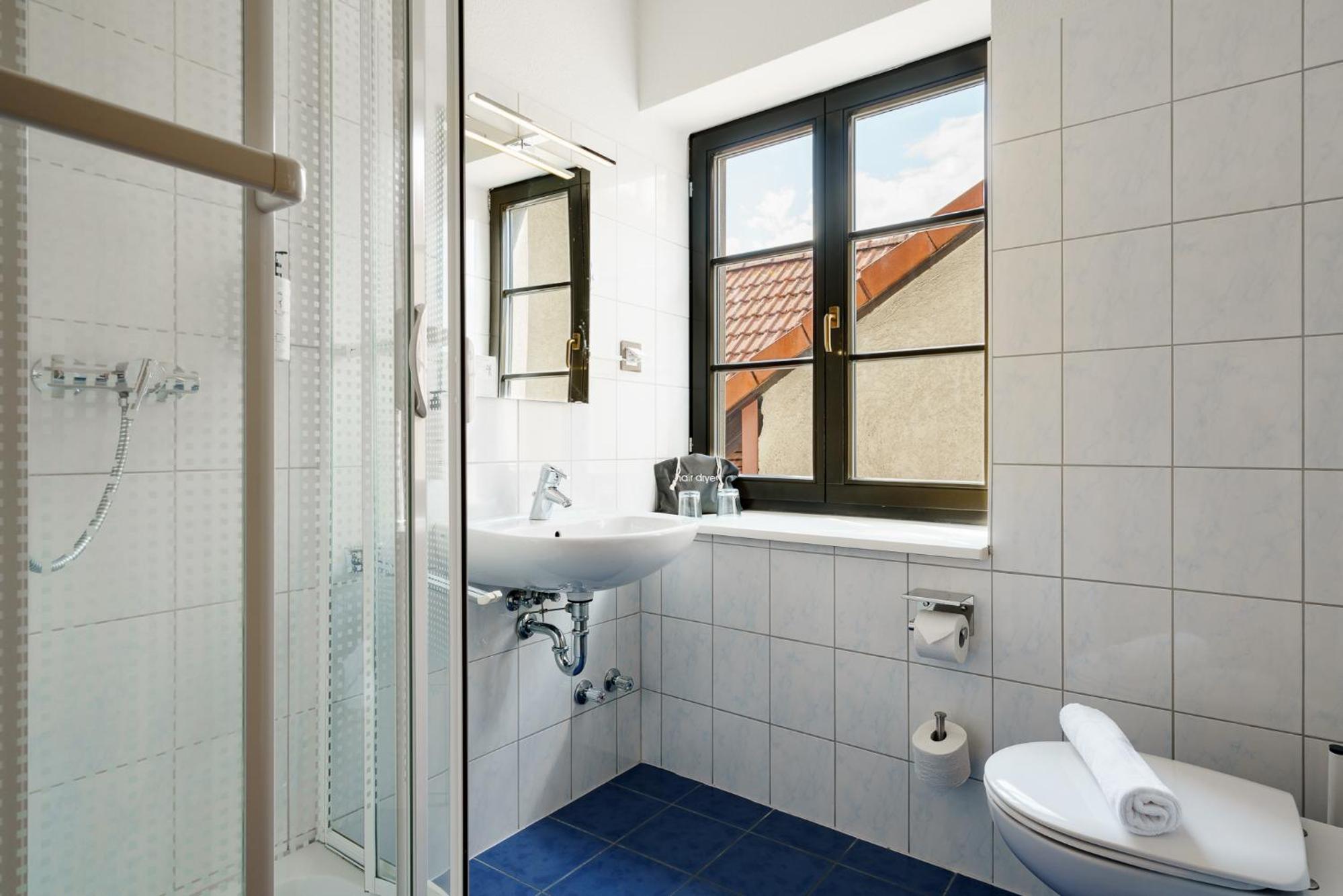 Double Room - Photo 16