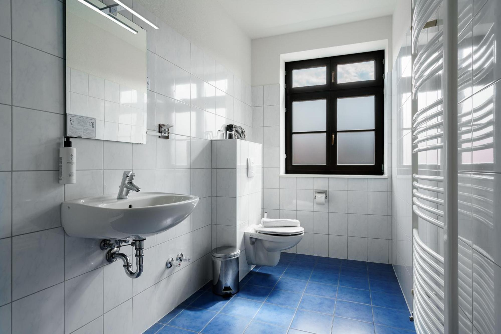 Double Room - Photo 11
