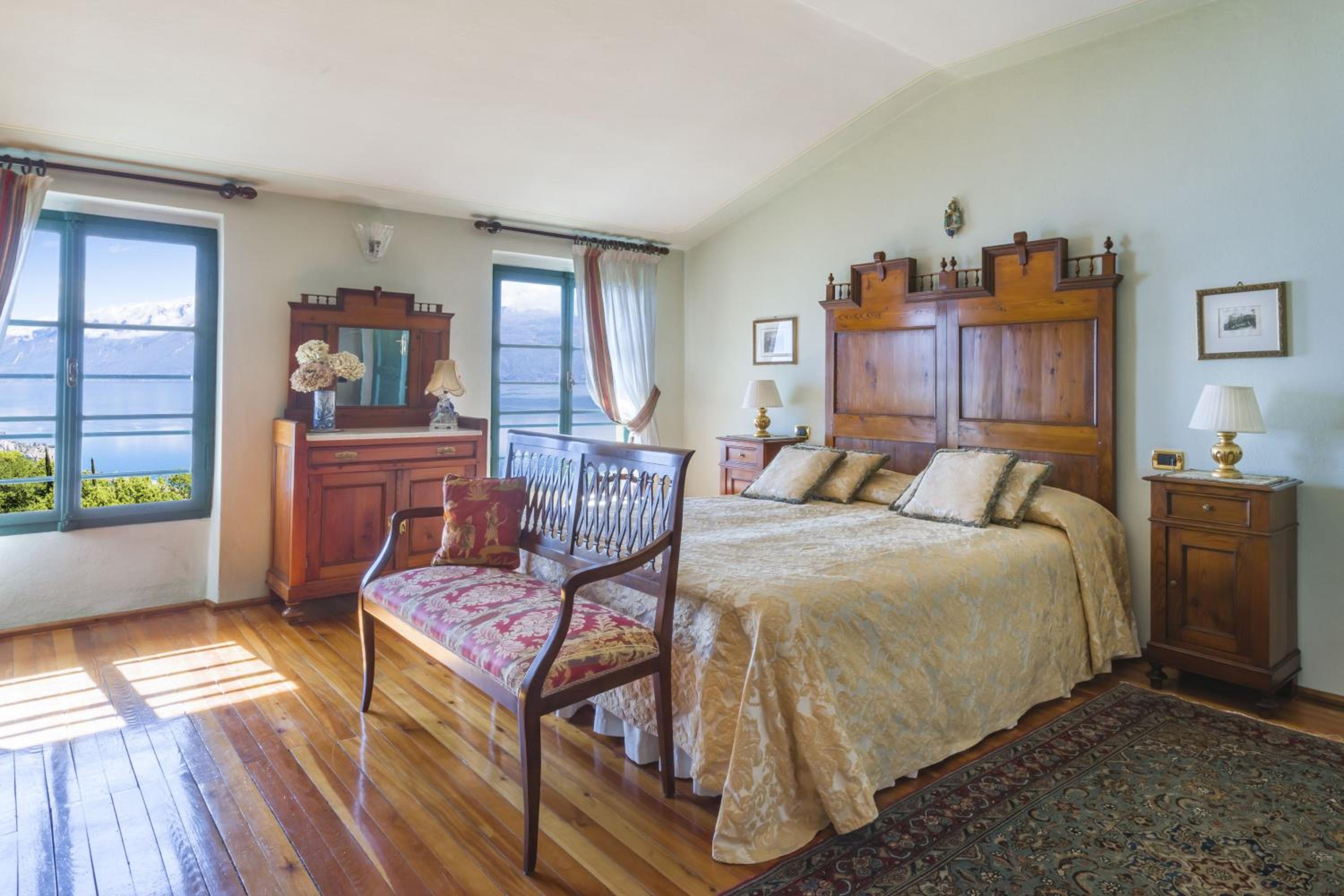 Junior Suite with Lake View - Villa - Photo 1