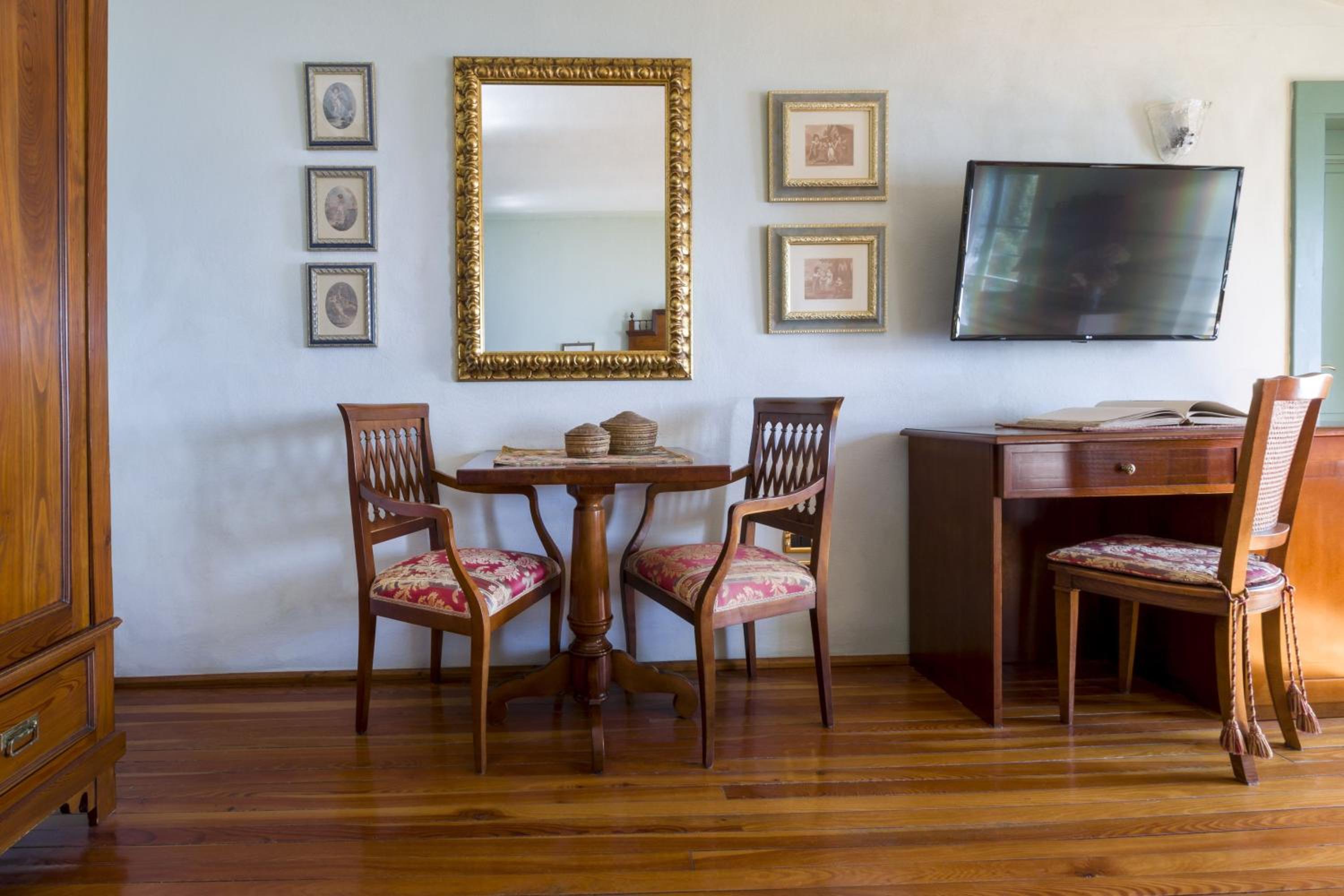 Junior Suite with Lake View - Villa - Photo 13