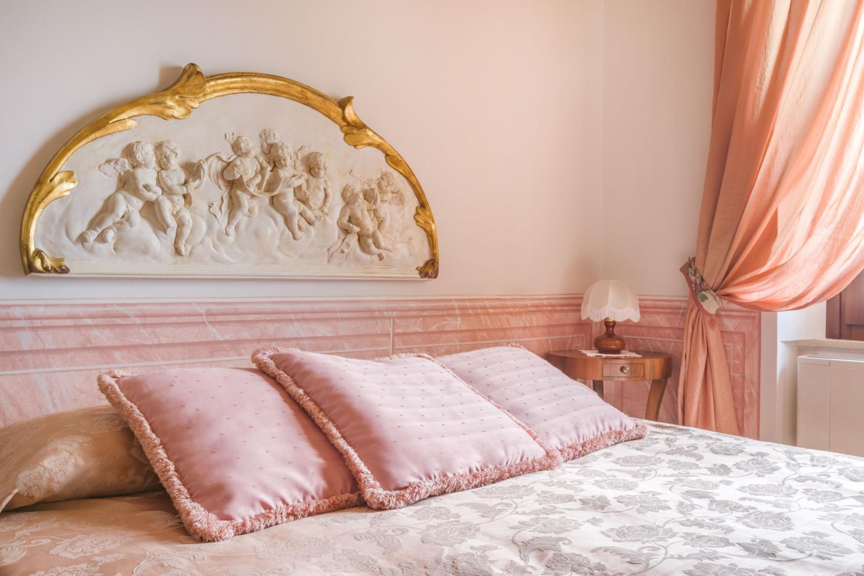 Classic Double Room with Lake View - Annex - Photo 10