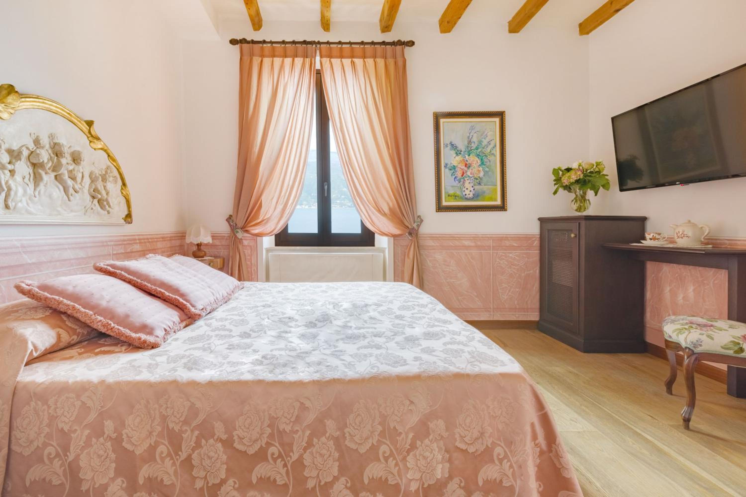 Classic Double Room with Lake View - Annex - Photo 9