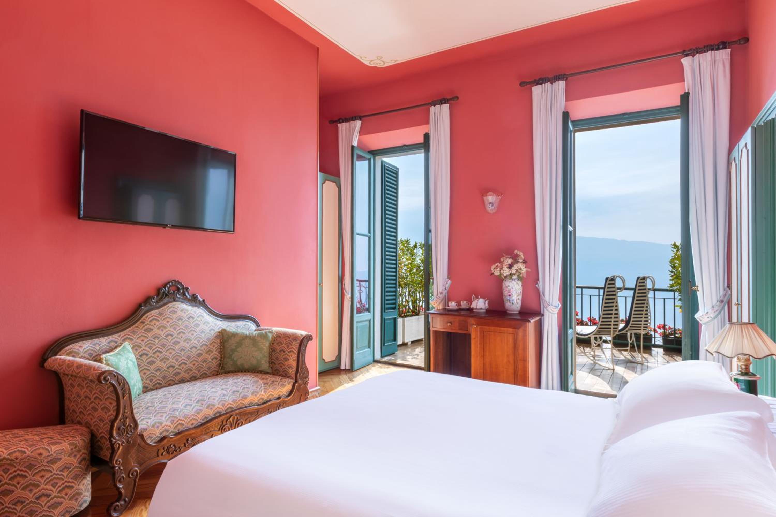 Junior Suite with Terrace and Lake View - Villa - Photo 9