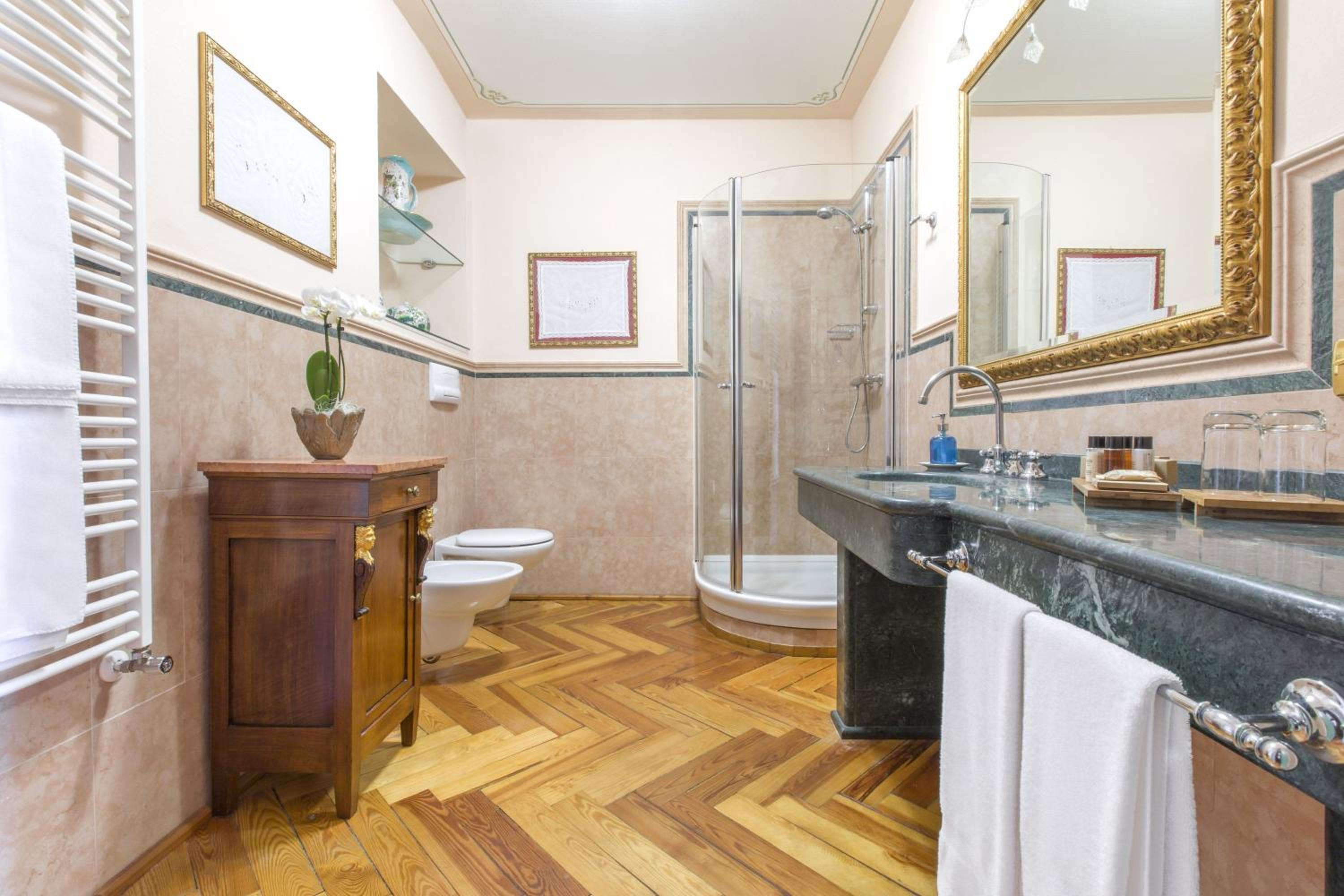 Junior Suite with Terrace and Lake View - Villa - Photo 8