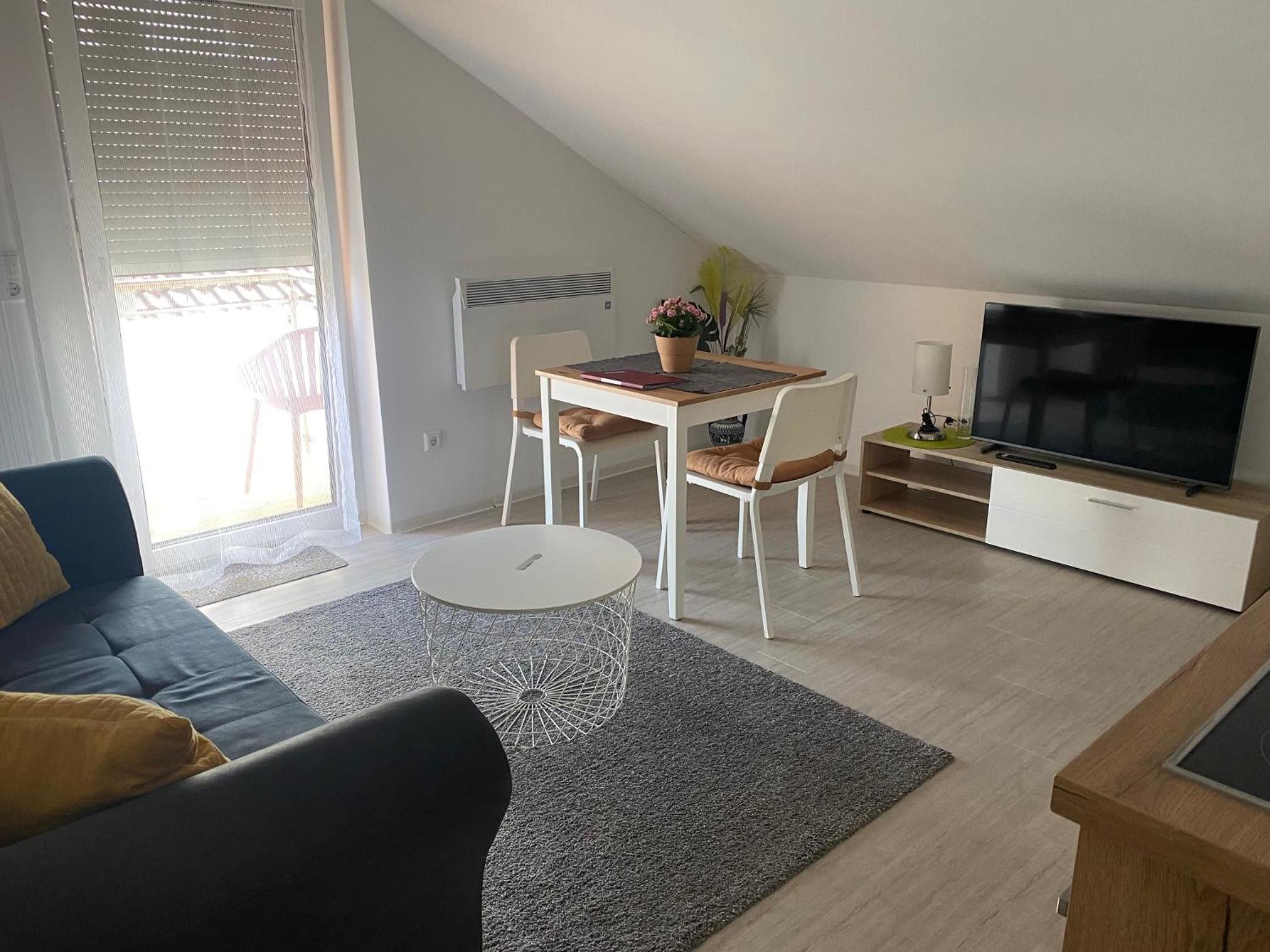One-Bedroom Apartment photo 1