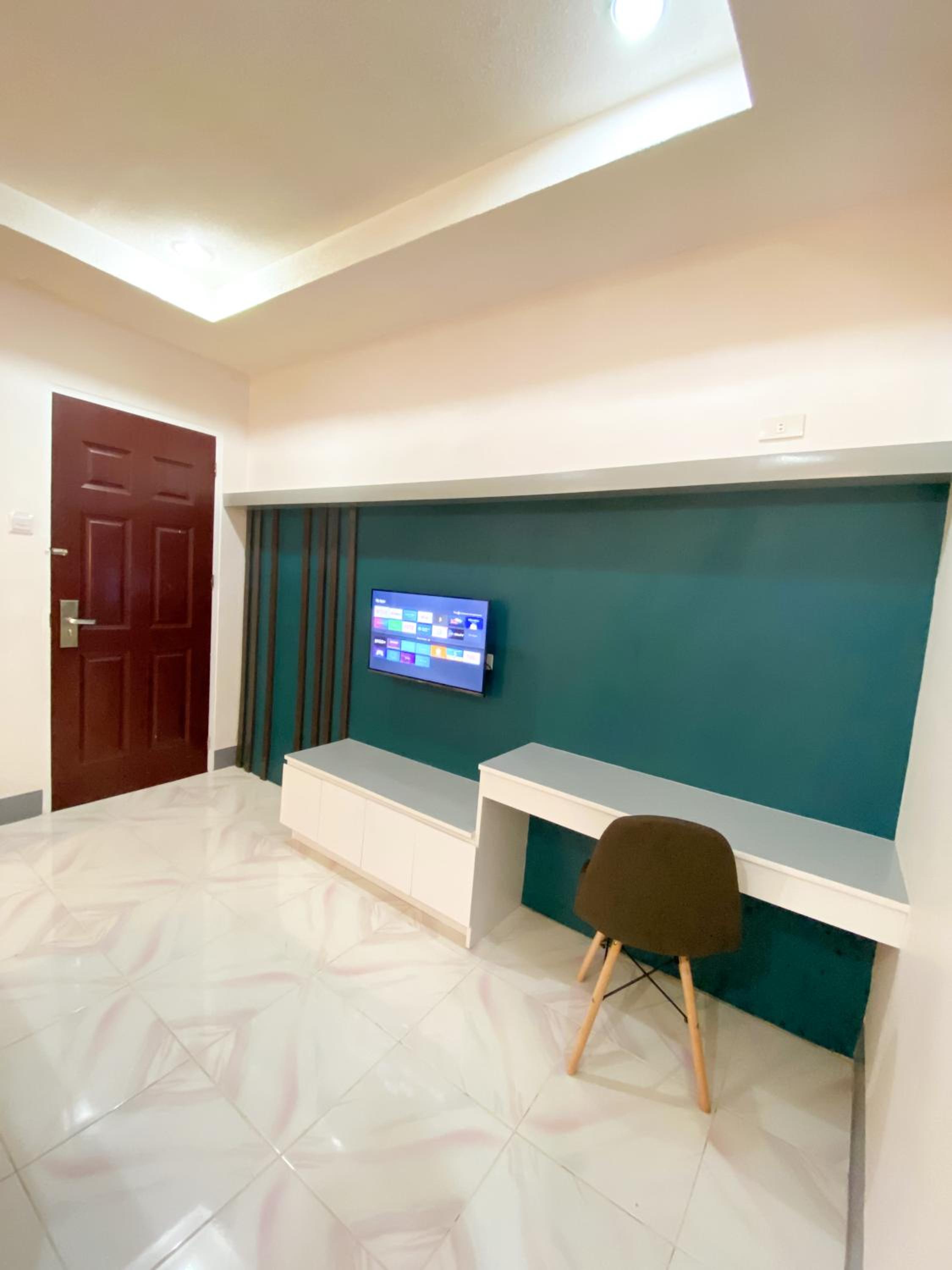 Family Room - Photo 3