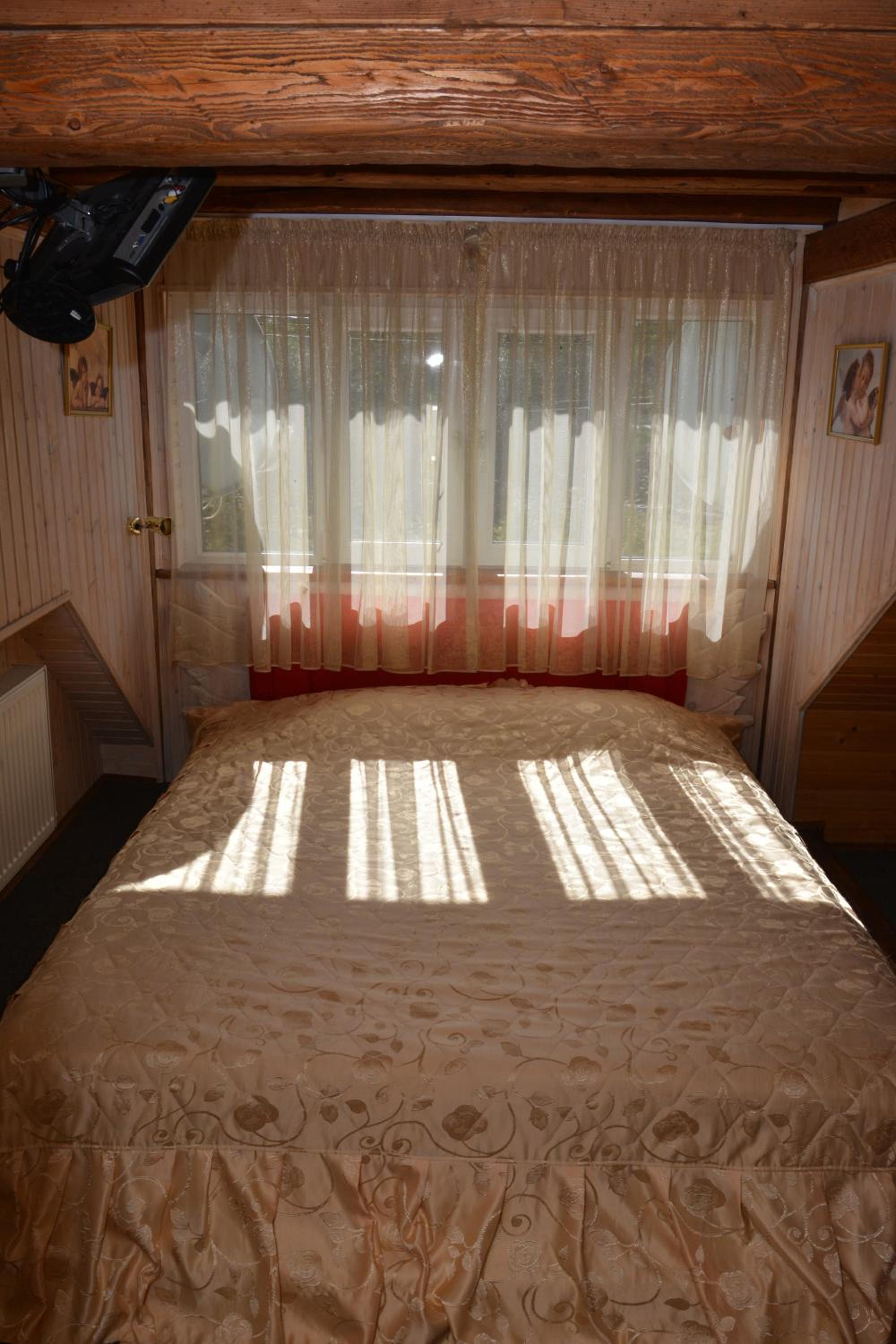 Double Room with Shared Bathroom photo 2