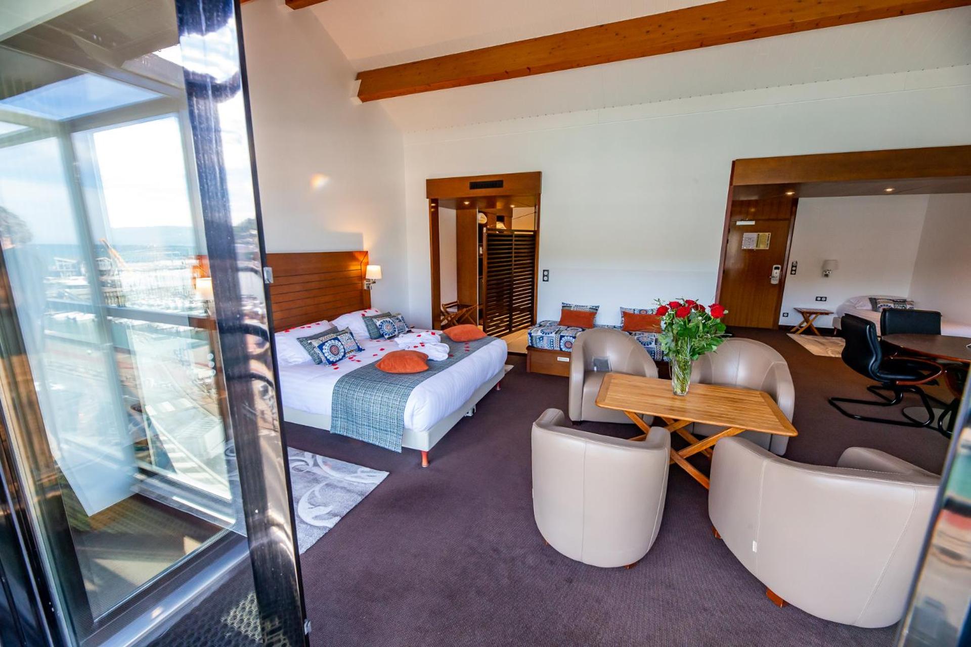 Deluxe Suite (4 Persons) With Sea View - Photo 12
