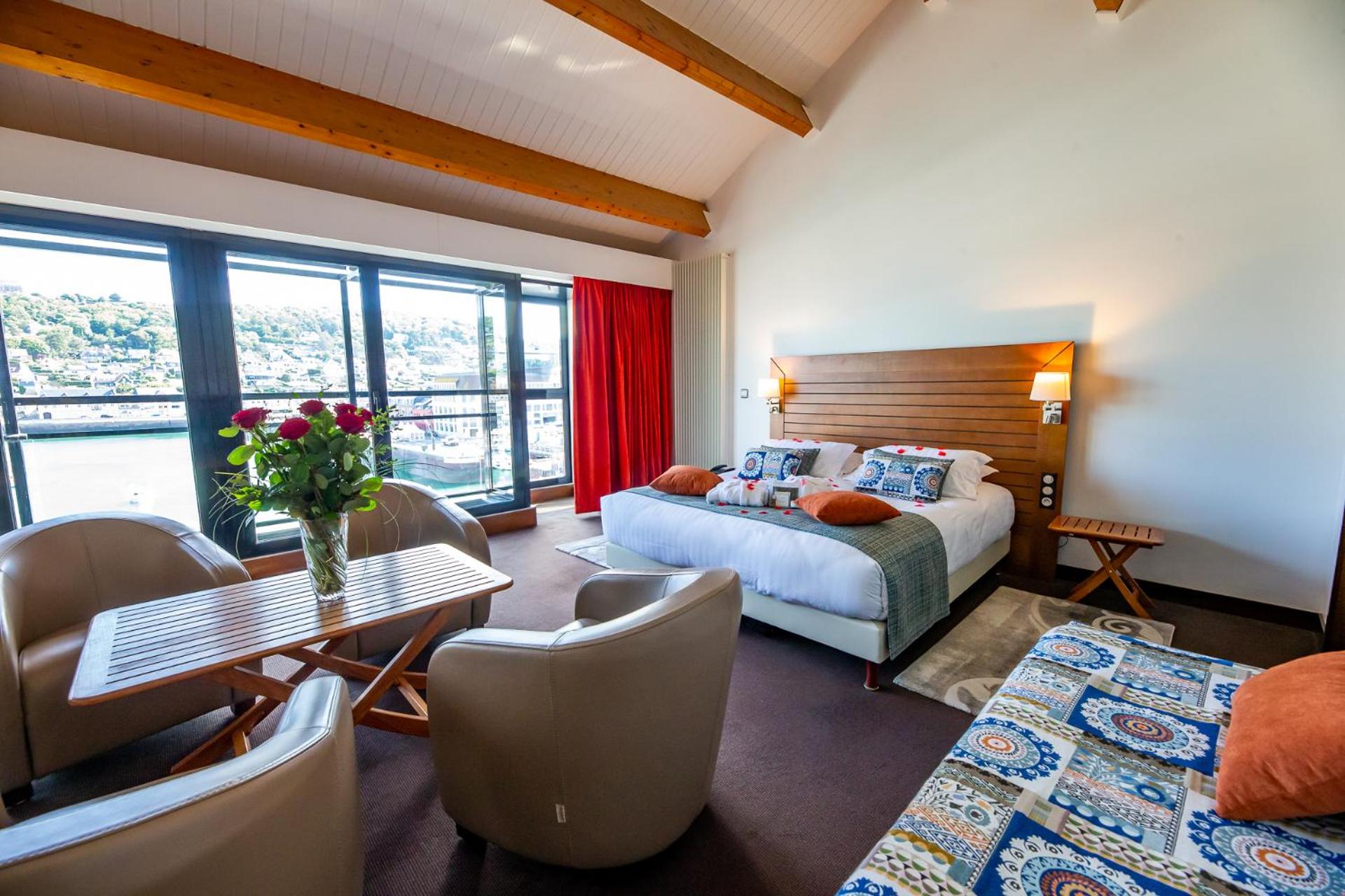 Deluxe Suite (4 Persons) With Sea View - Photo 11