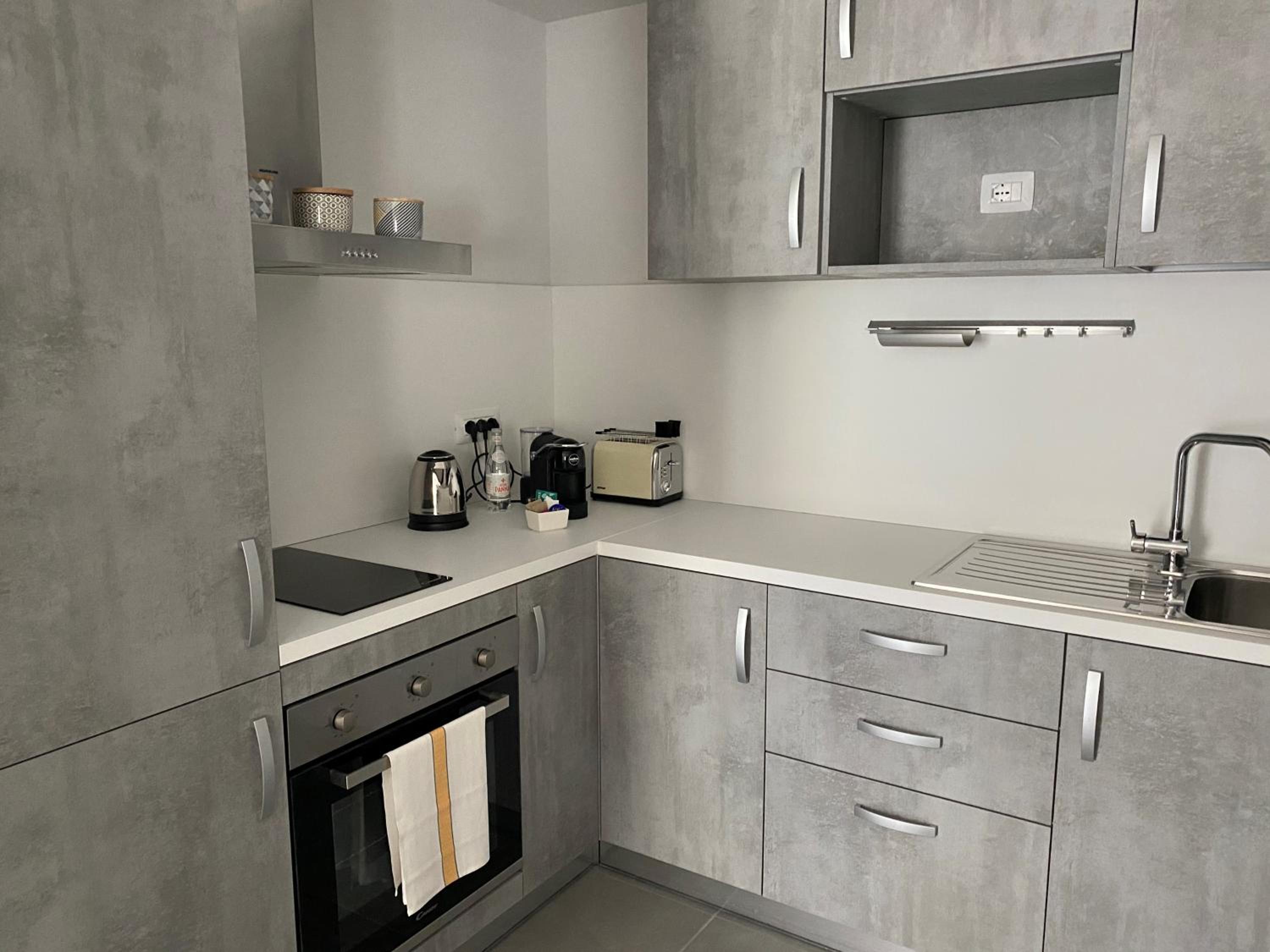 One-Bedroom Apartment - Photo 6